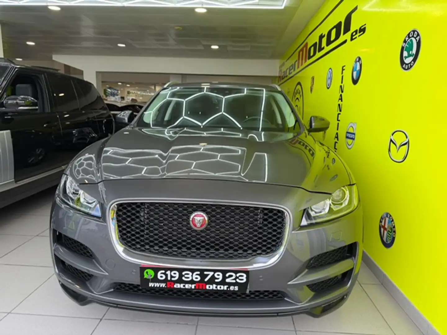 Jaguar F-Pace 3.0TDV6 Prestige Aut. AWD Grau - 2