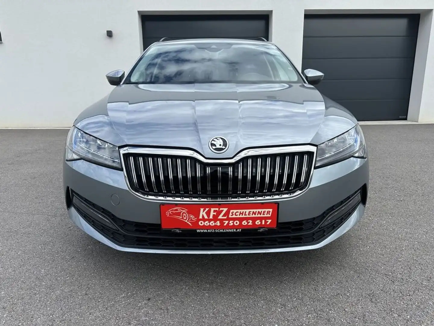 Skoda Superb Kombi 4x4 DSG/Standheizung/ZR-Service neu Grijs - 2