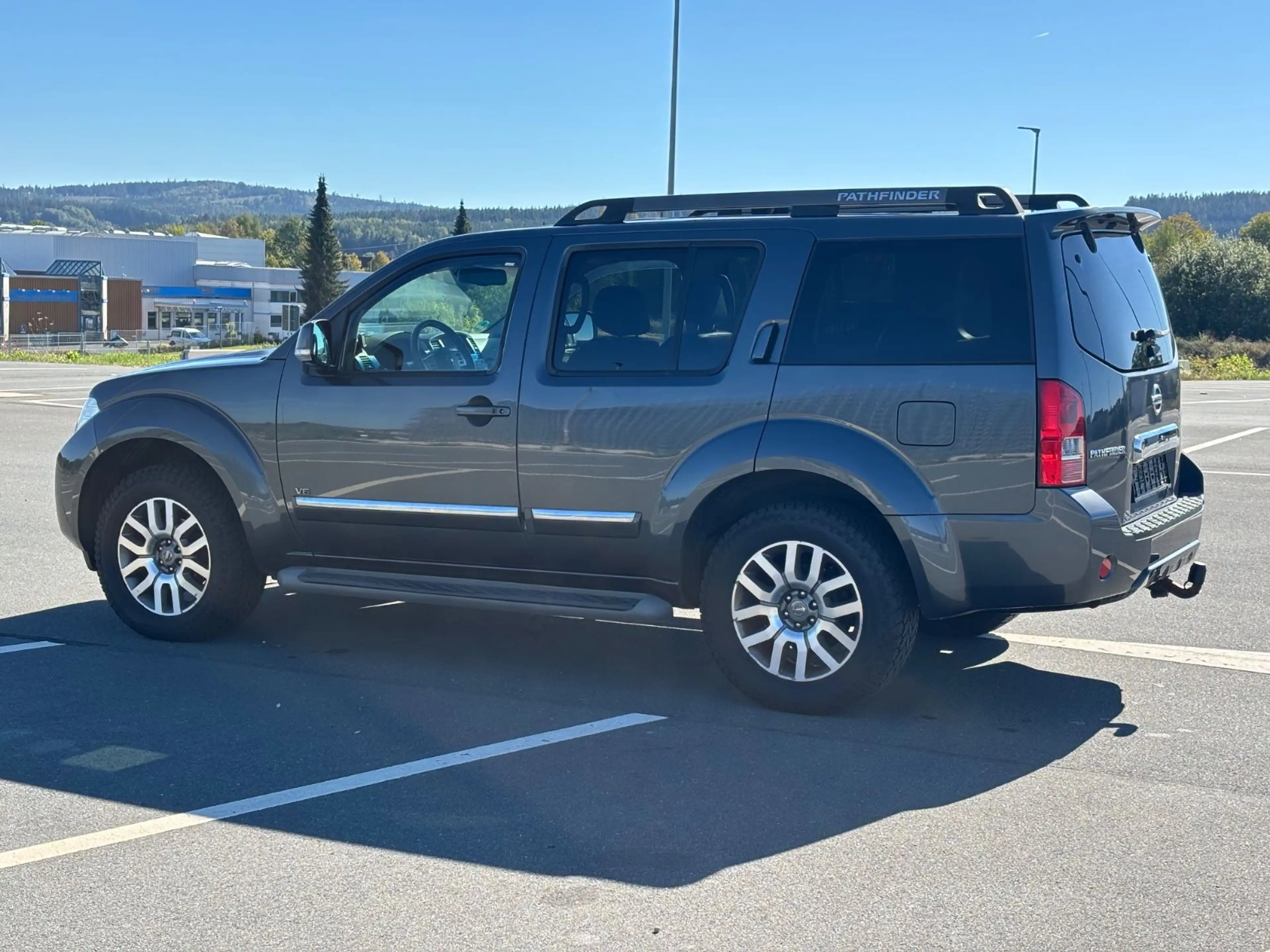 Nissan Pathfinder 3.0 dCi LE 4x4 Automatik 7 Sitzer — photo 6