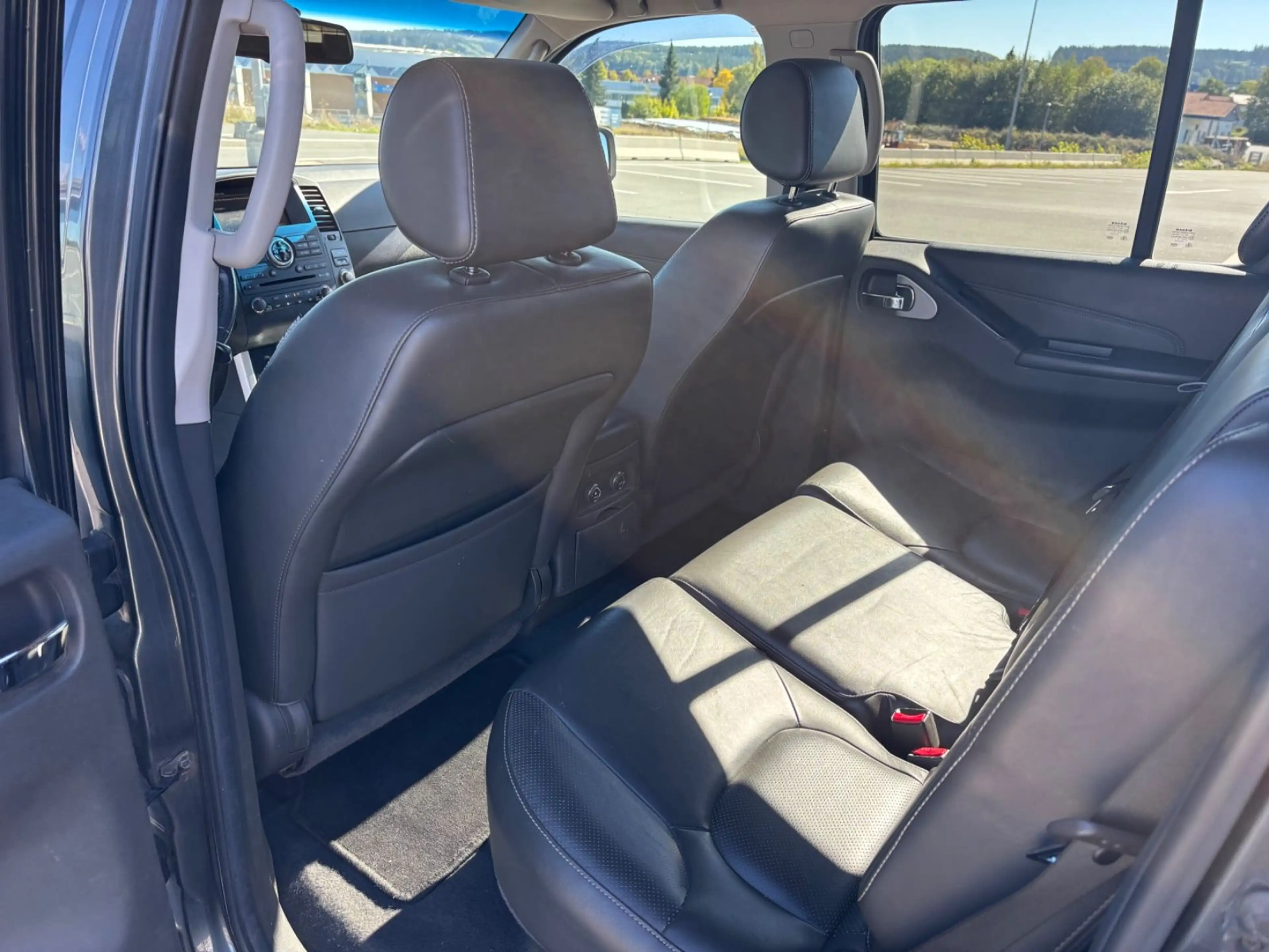 Nissan Pathfinder 3.0 dCi LE 4x4 Automatik 7 Sitzer — photo 14