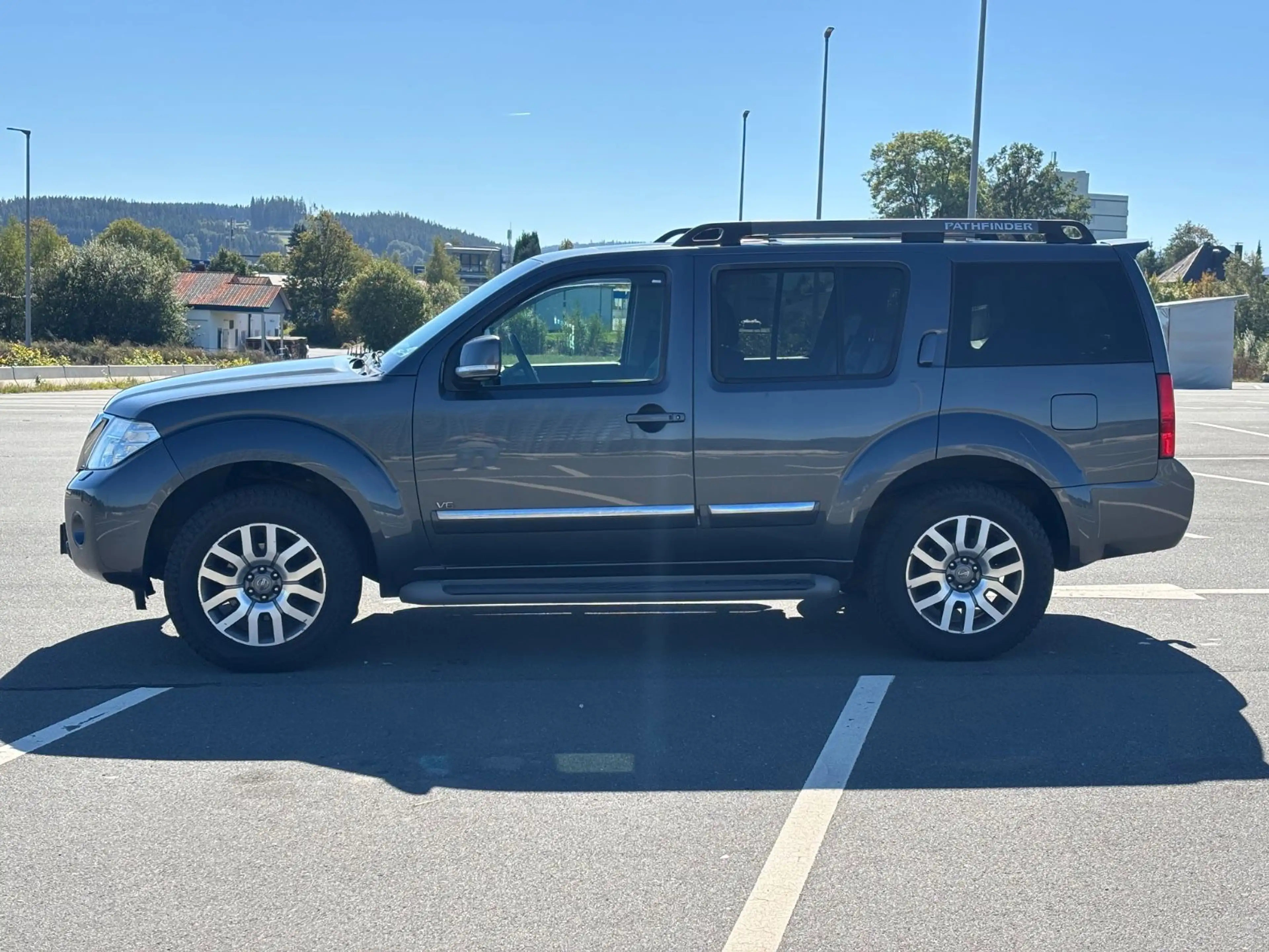 Nissan Pathfinder 3.0 dCi LE 4x4 Automatik 7 Sitzer — photo 5