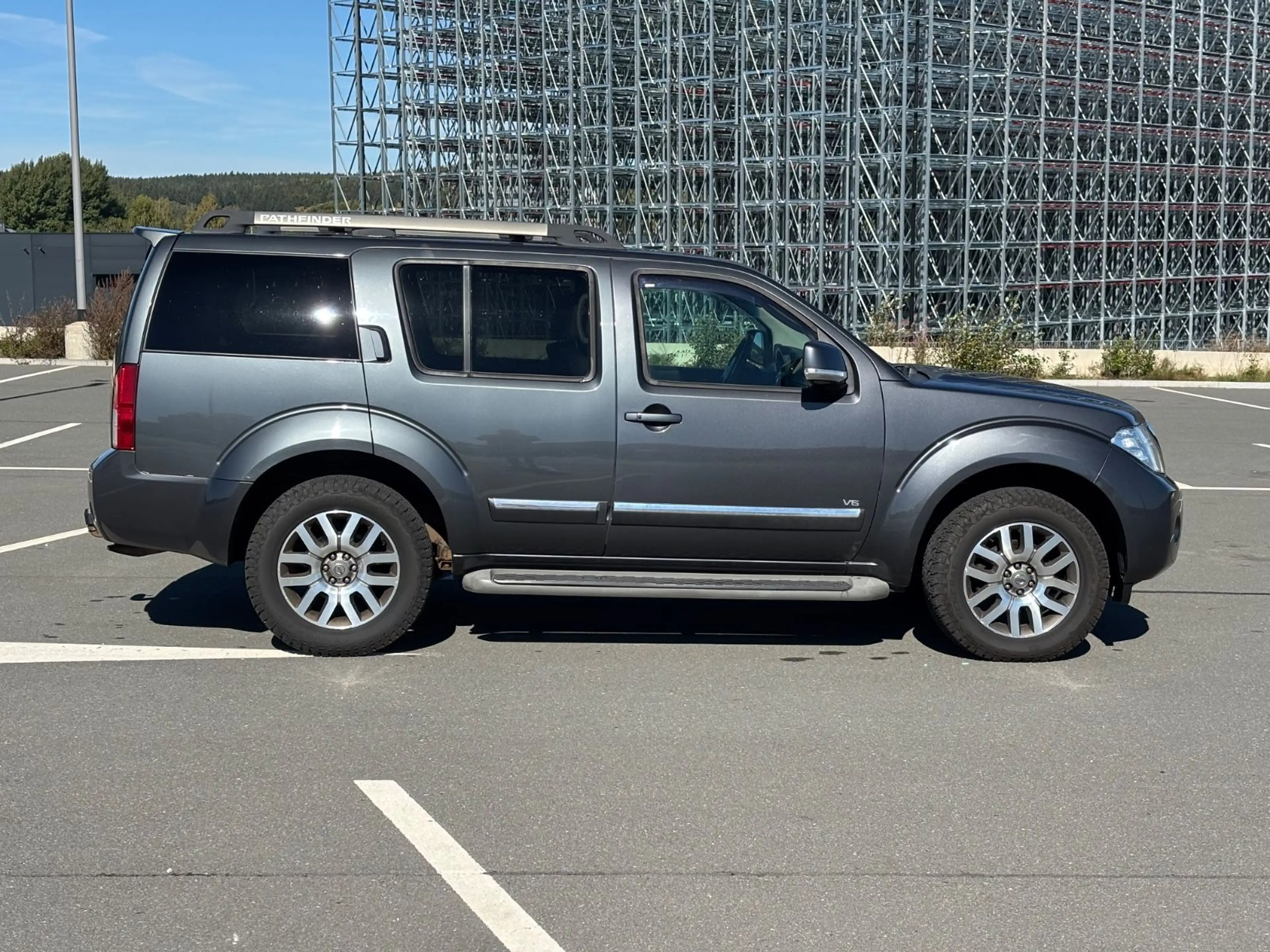 Nissan Pathfinder 3.0 dCi LE 4x4 Automatik 7 Sitzer — photo 4