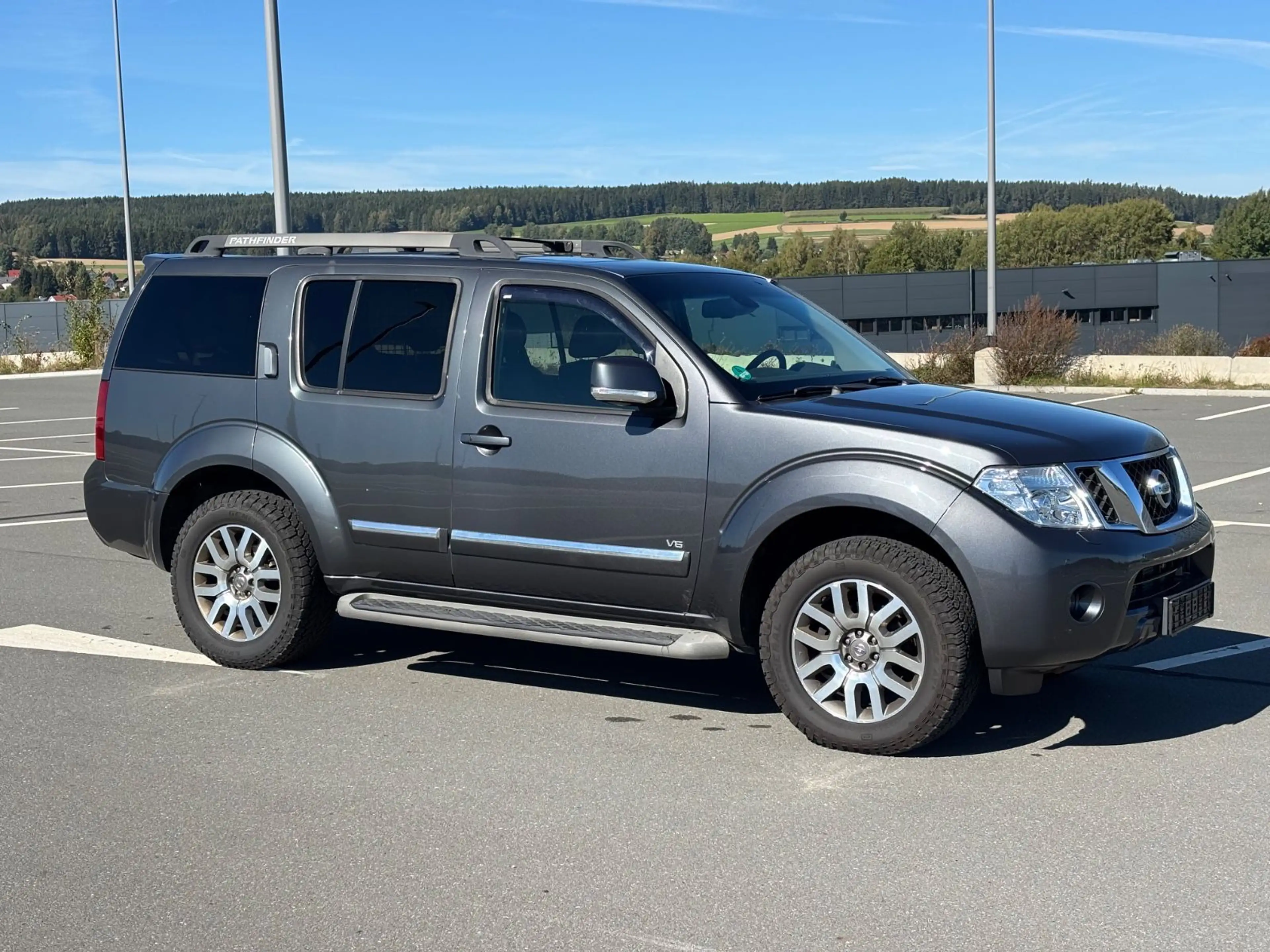 Nissan Pathfinder 3.0 dCi LE 4x4 Automatik 7 Sitzer — photo 3