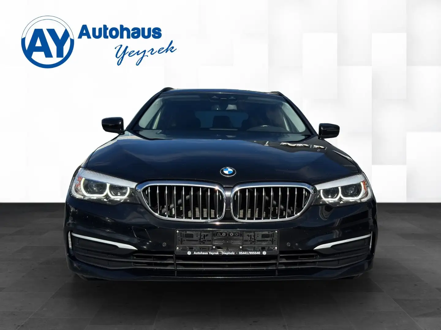 BMW 520 d Touring *NAV*LED*LiveCockpit*SHZ*CAM* Schwarz - 2