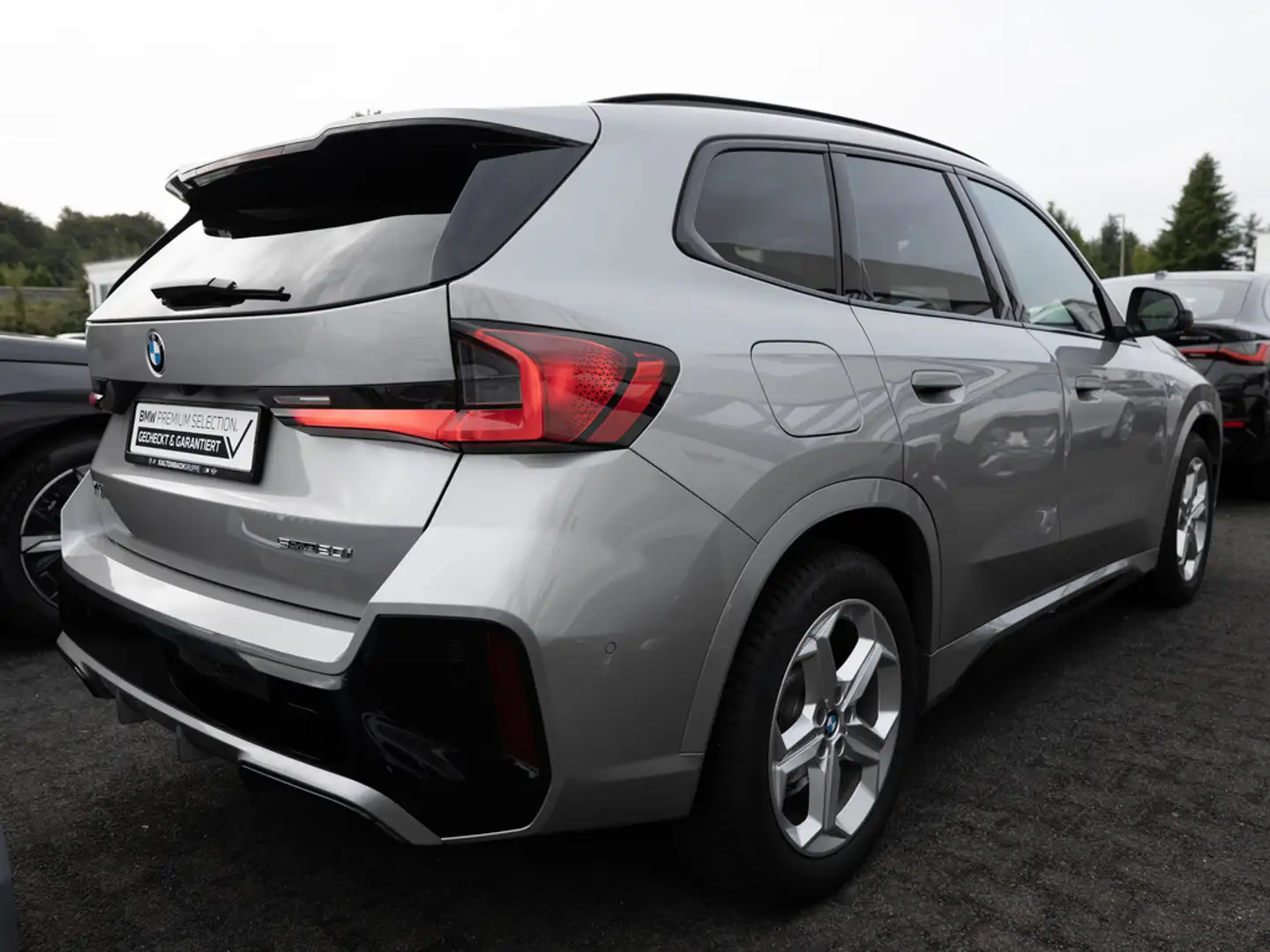 BMW X1 sDrive 20i M-Sport AHK PANO ACC NAVI H/K Silber - 2