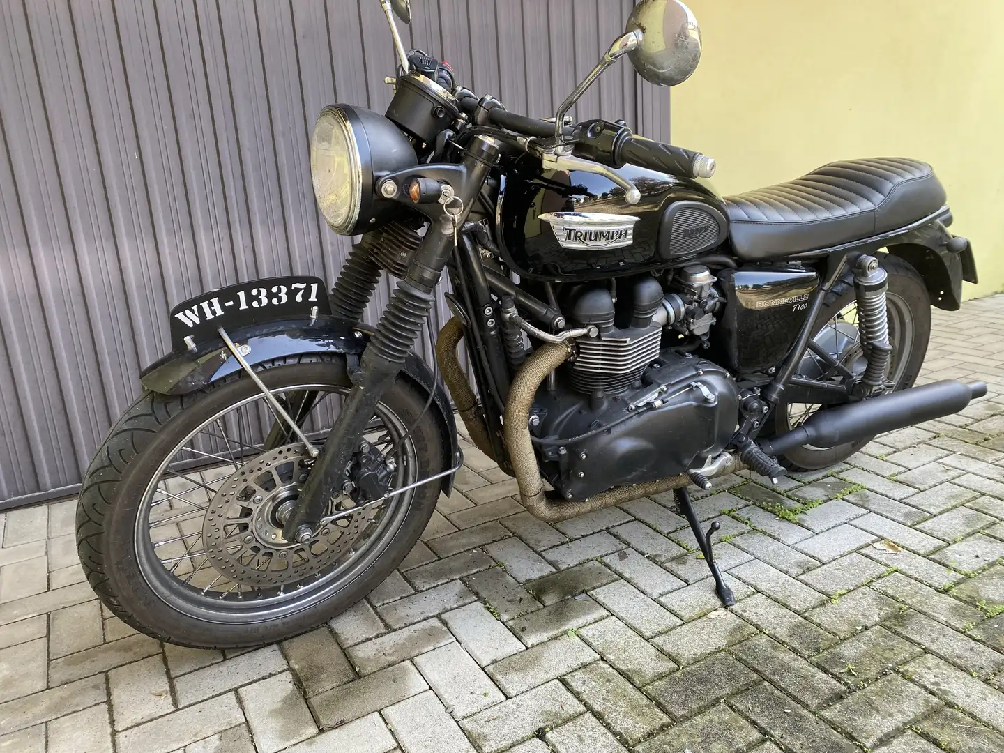Triumph Bonneville T100 - 1