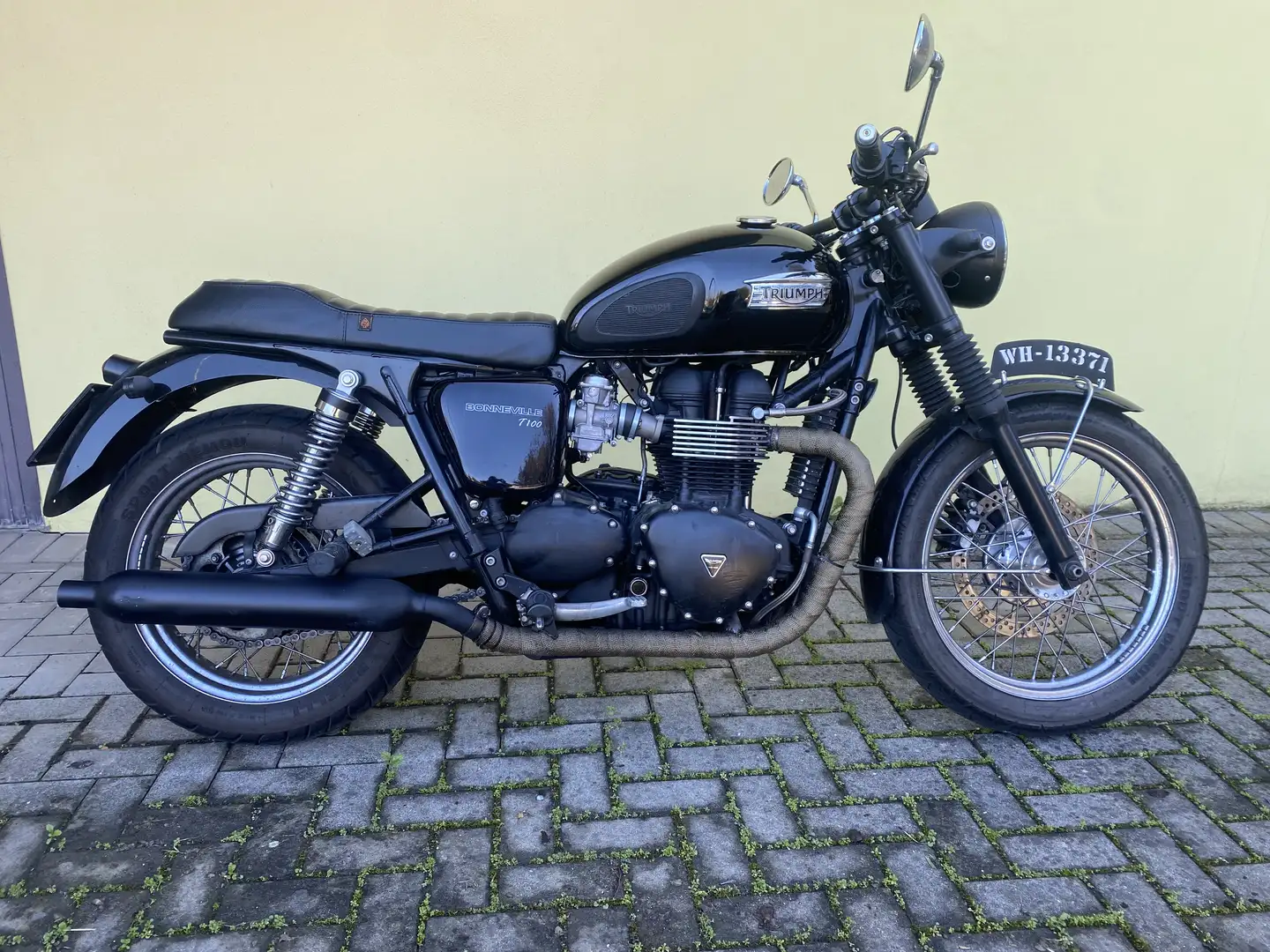 Triumph Bonneville T100 - 2