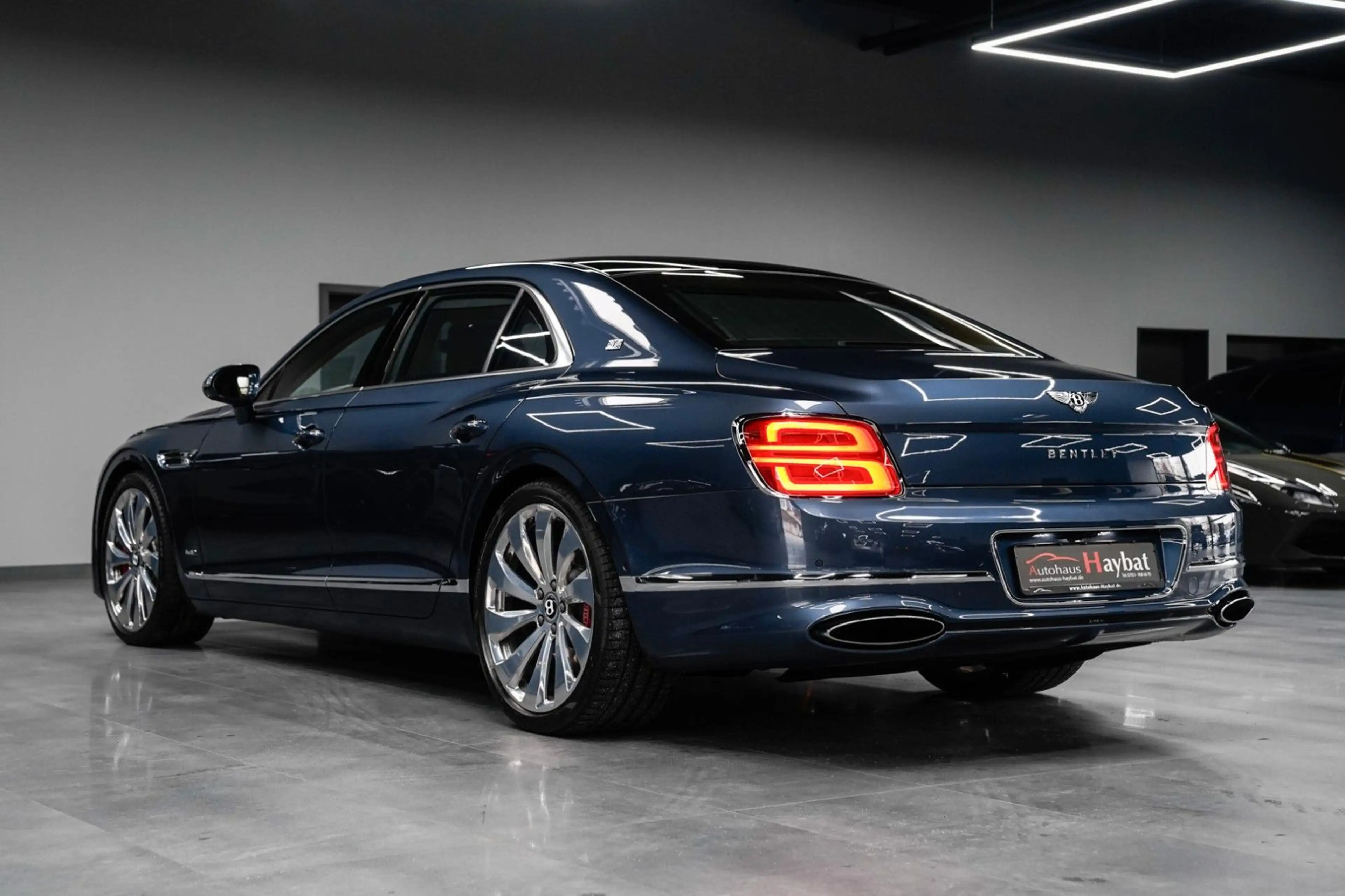 Bentley Flying Spur 6.0 W12 First Edition Mulliner — photo 8