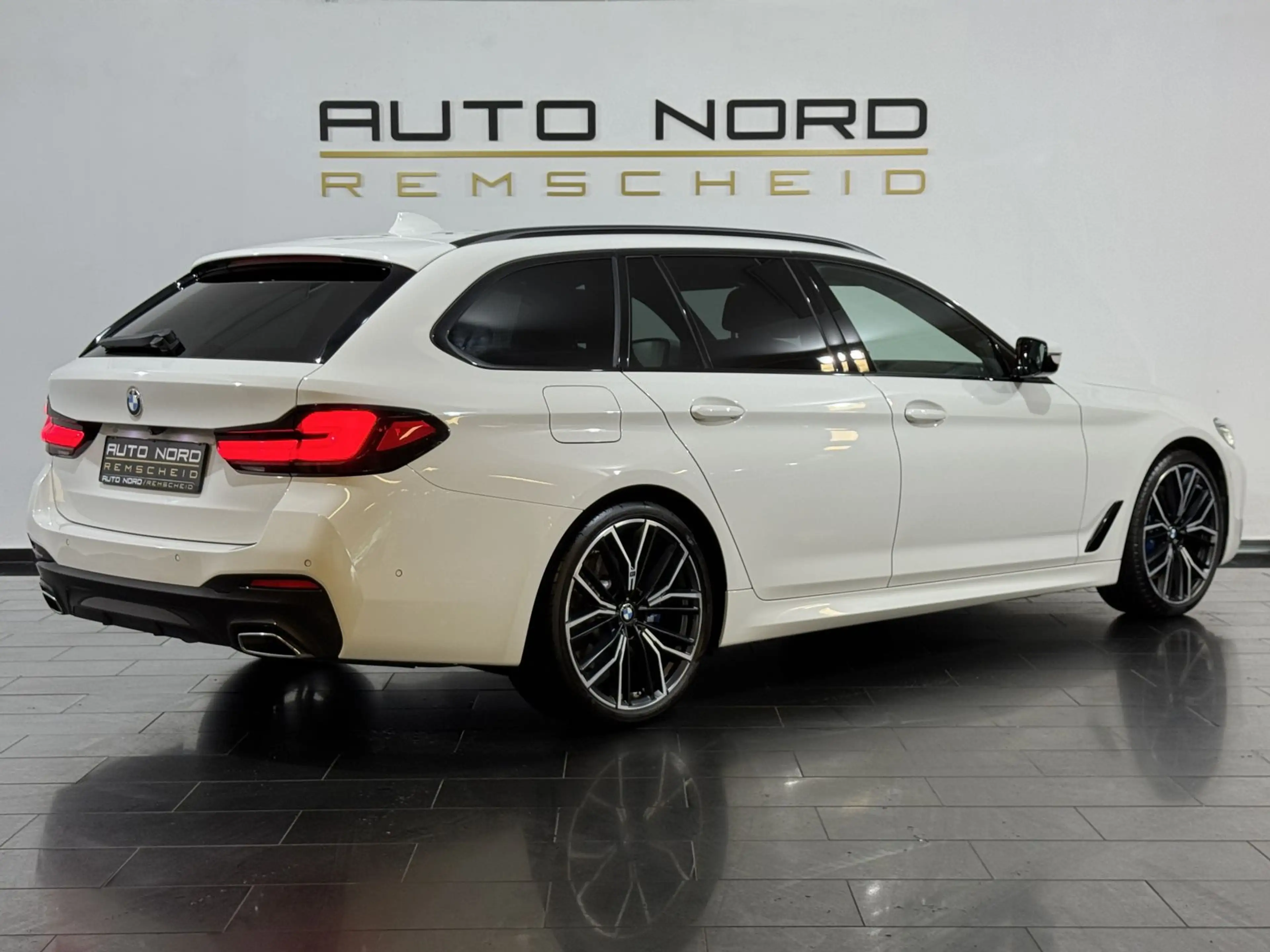 BMW 530 d xDrive M Sport *AHK*Memory*LED*Kamera*H-UP — photo 7