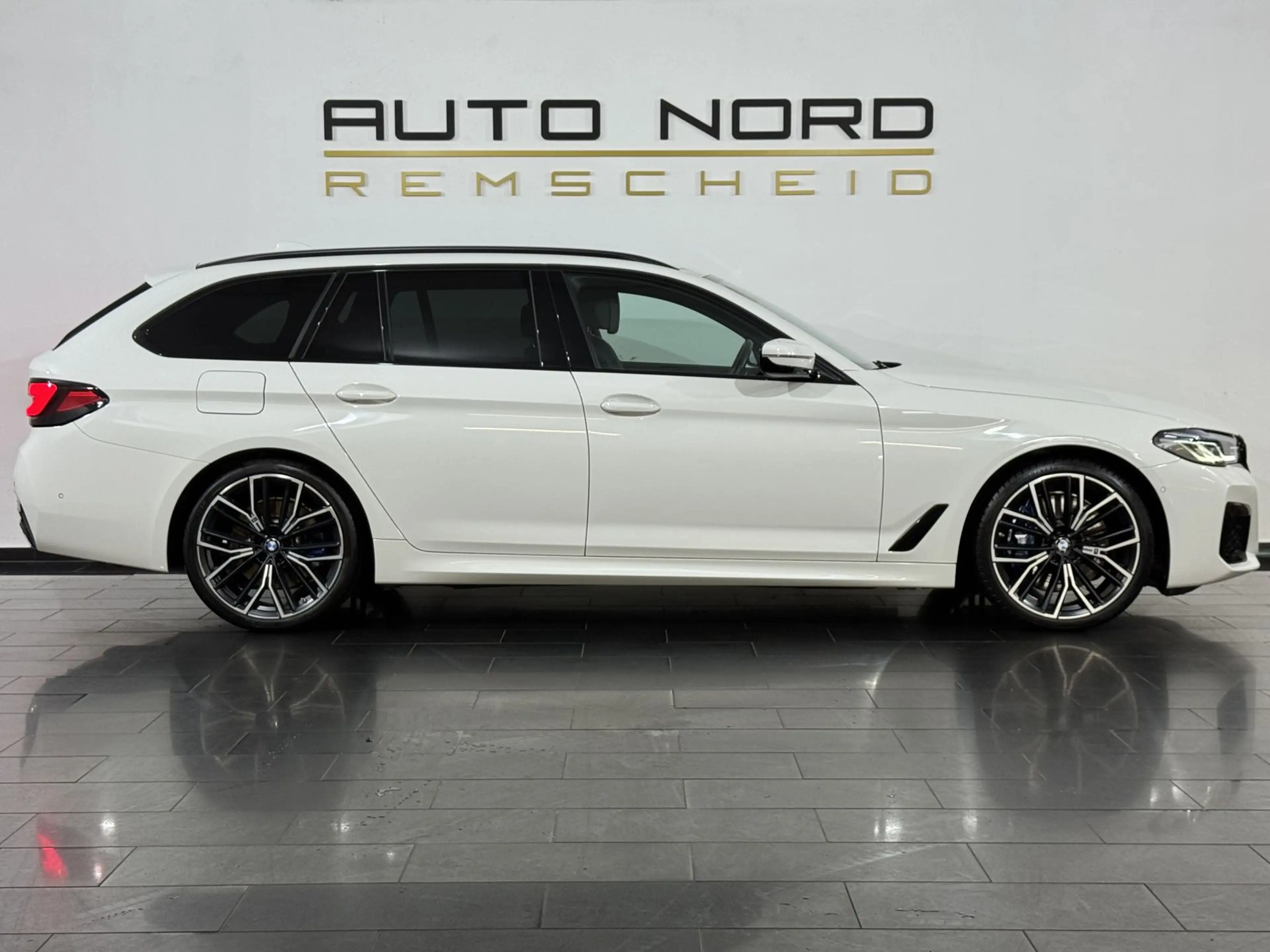 BMW 530 d xDrive M Sport *AHK*Memory*LED*Kamera*H-UP — photo 5