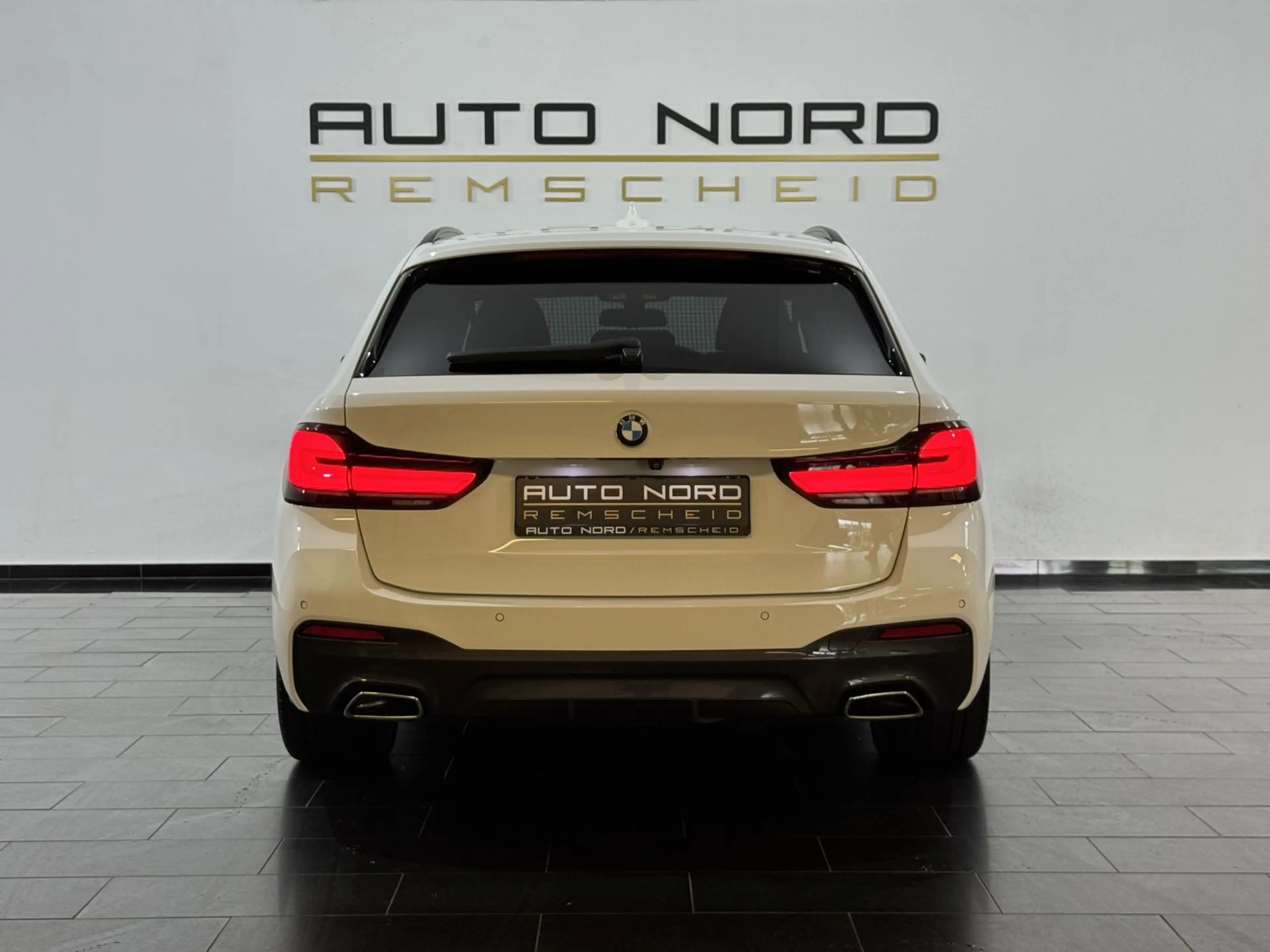 BMW 530 d xDrive M Sport *AHK*Memory*LED*Kamera*H-UP — photo 8