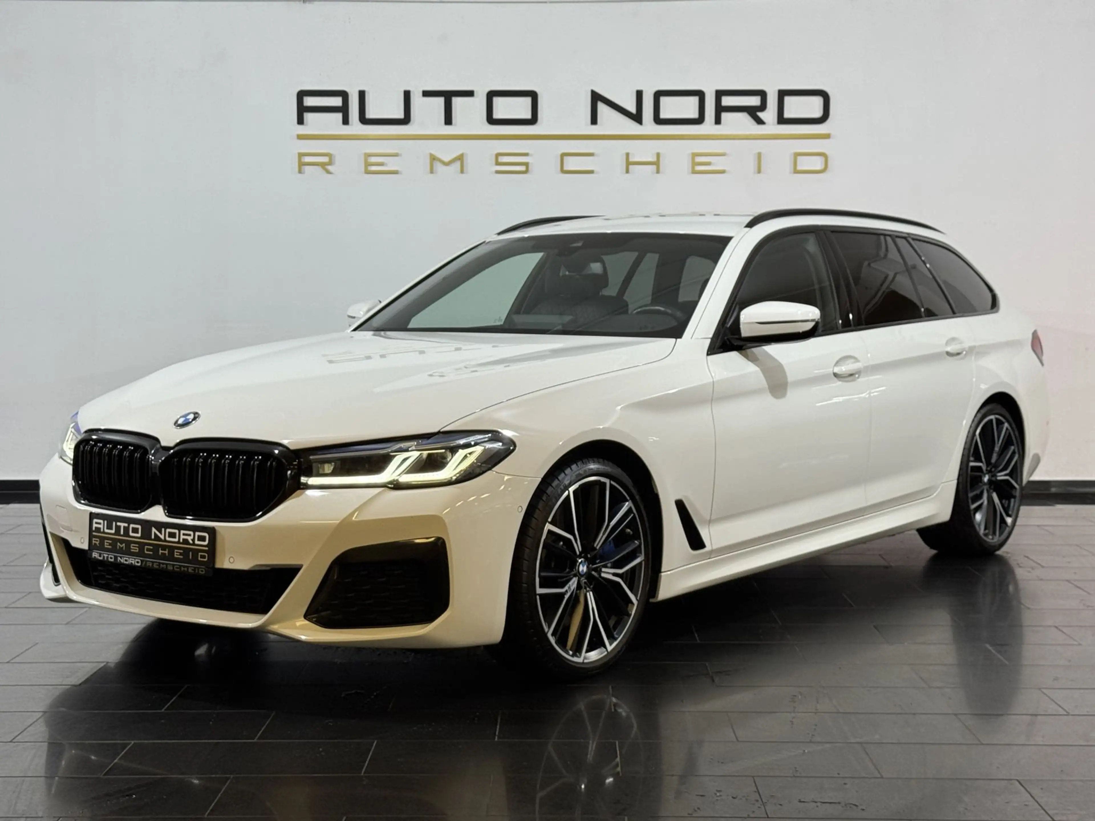 BMW 530 d xDrive M Sport *AHK*Memory*LED*Kamera*H-UP — photo 11