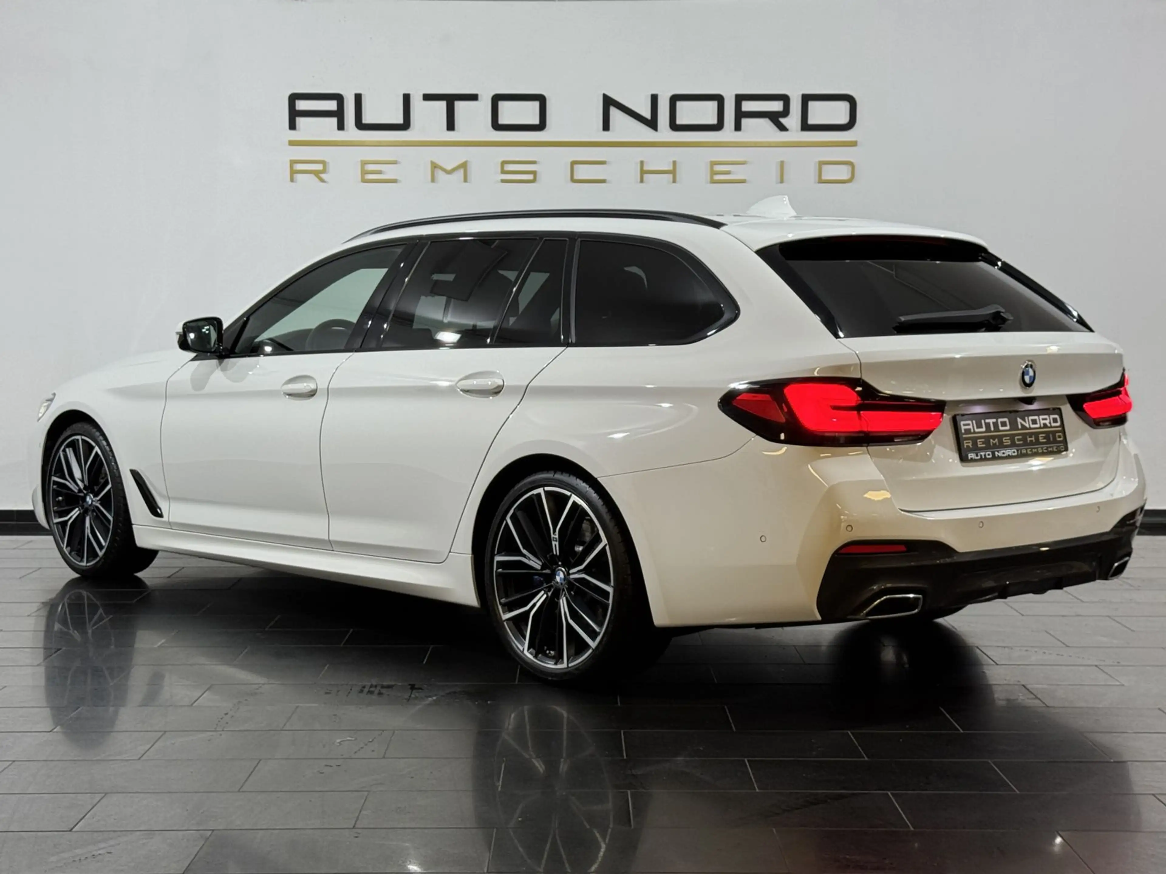 BMW 530 d xDrive M Sport *AHK*Memory*LED*Kamera*H-UP — photo 9