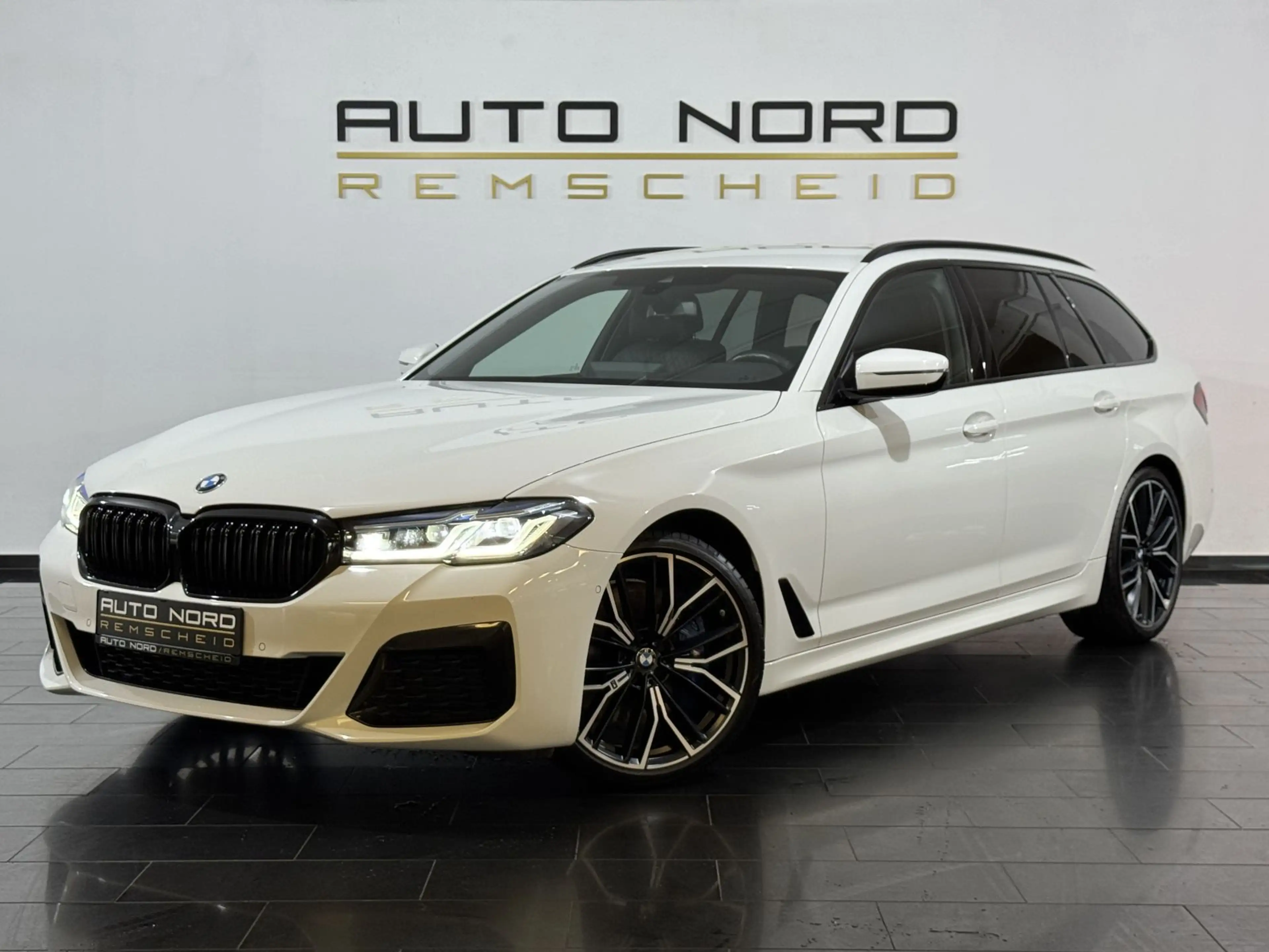 BMW 530 d xDrive M Sport *AHK*Memory*LED*Kamera*H-UP