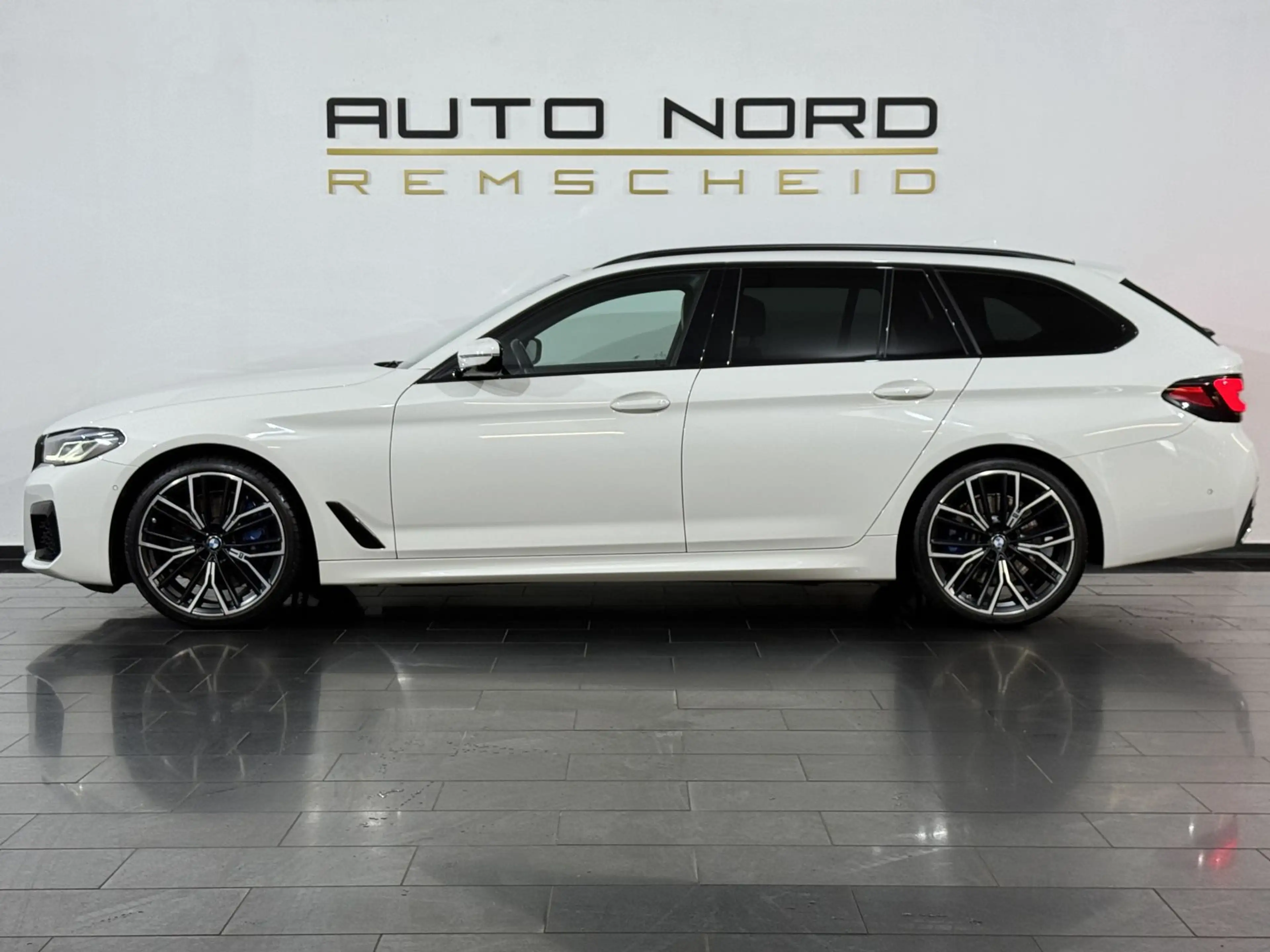 BMW 530 d xDrive M Sport *AHK*Memory*LED*Kamera*H-UP — photo 10