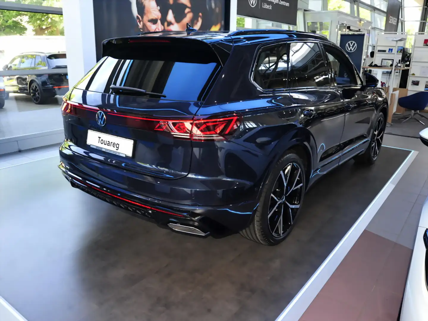 Volkswagen Touareg R-Line 3,0 V6 TDI SCR 4MOTION Panorama Blau - 2