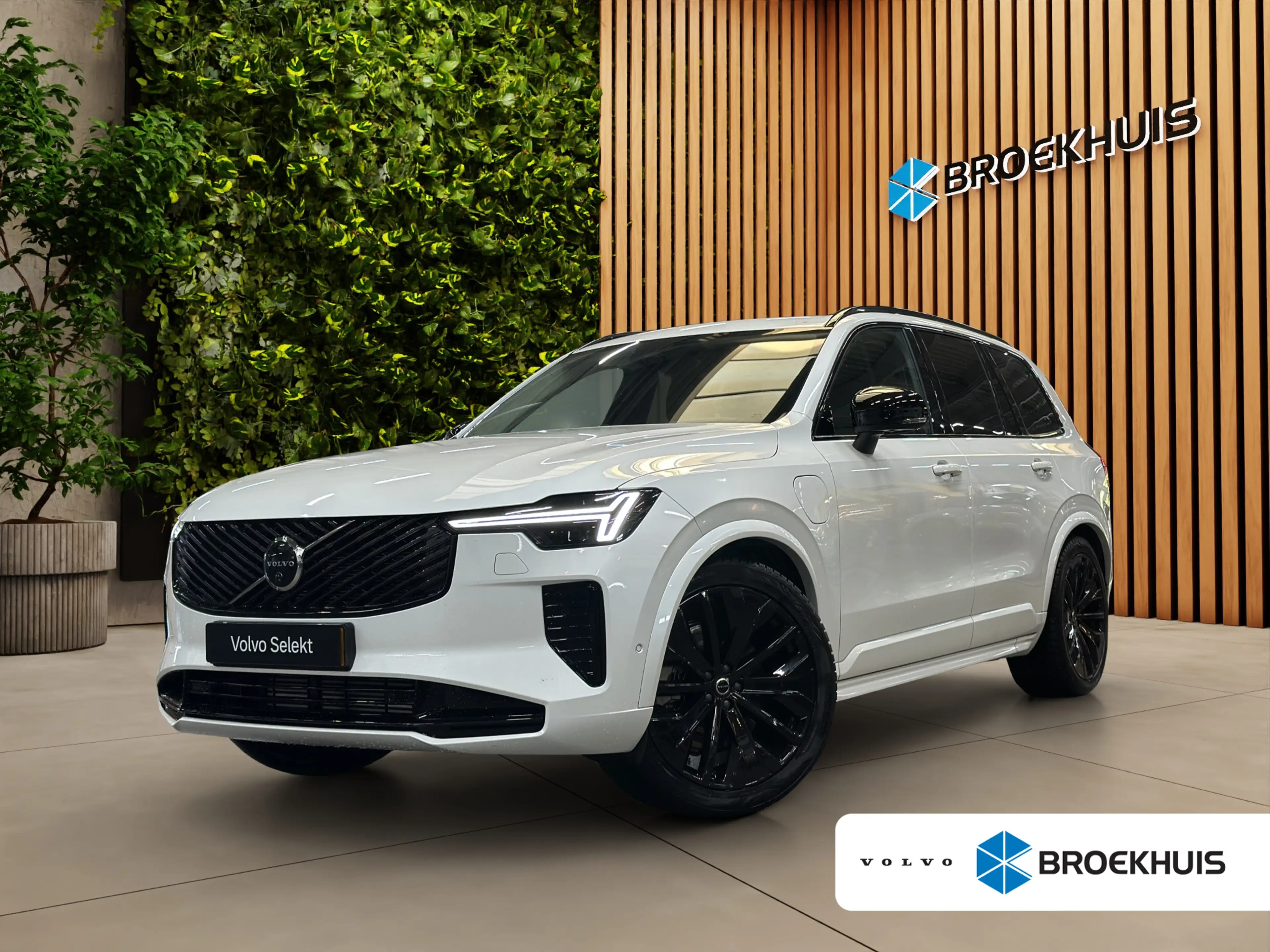 Volvo XC90 2.0 T8 Plug-in hybrid AWD Ultra Dark Pano | Stoelm
