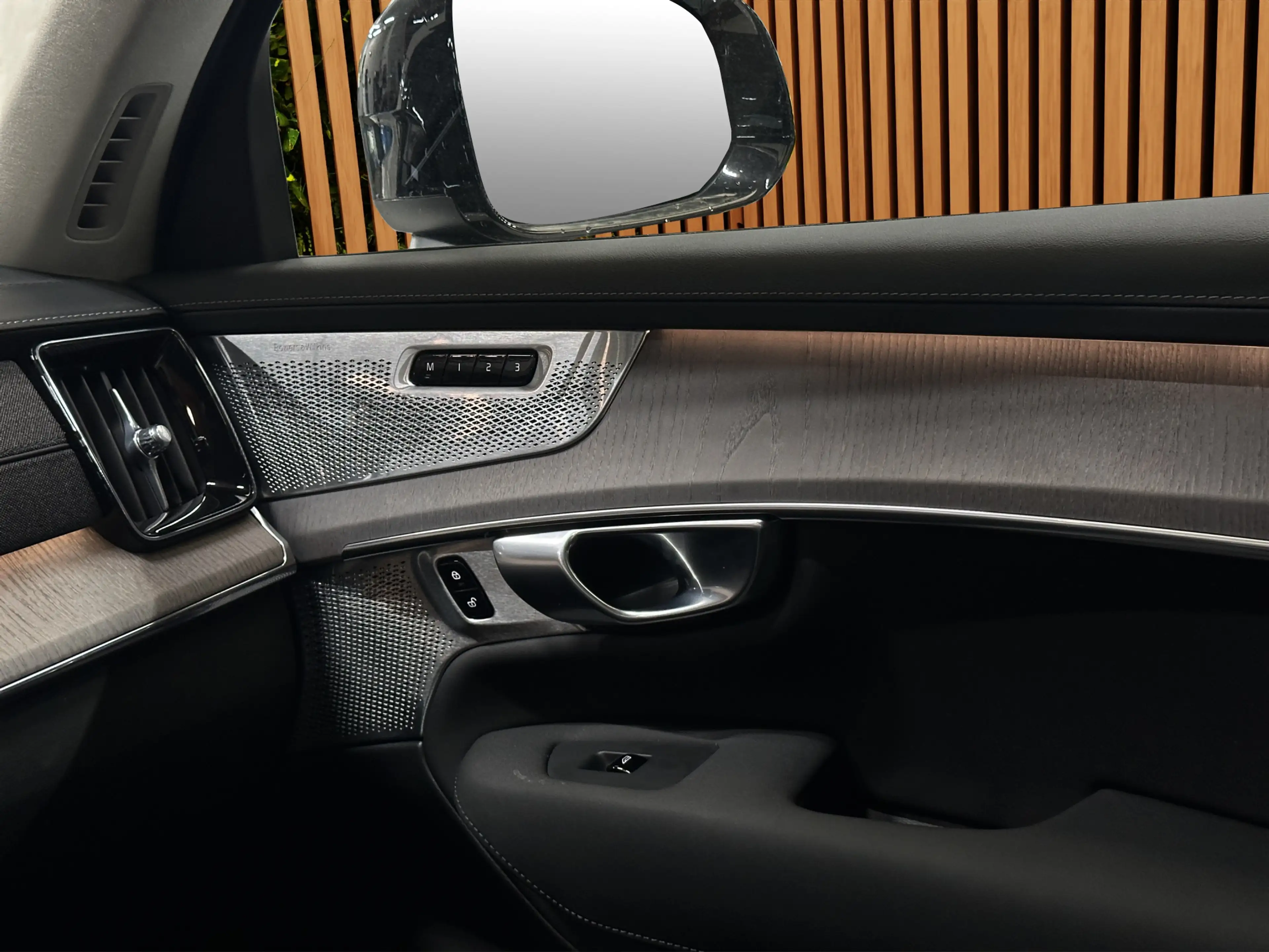 Volvo XC90 2.0 T8 Plug-in hybrid AWD Ultra Dark Pano | Stoelm — photo 26