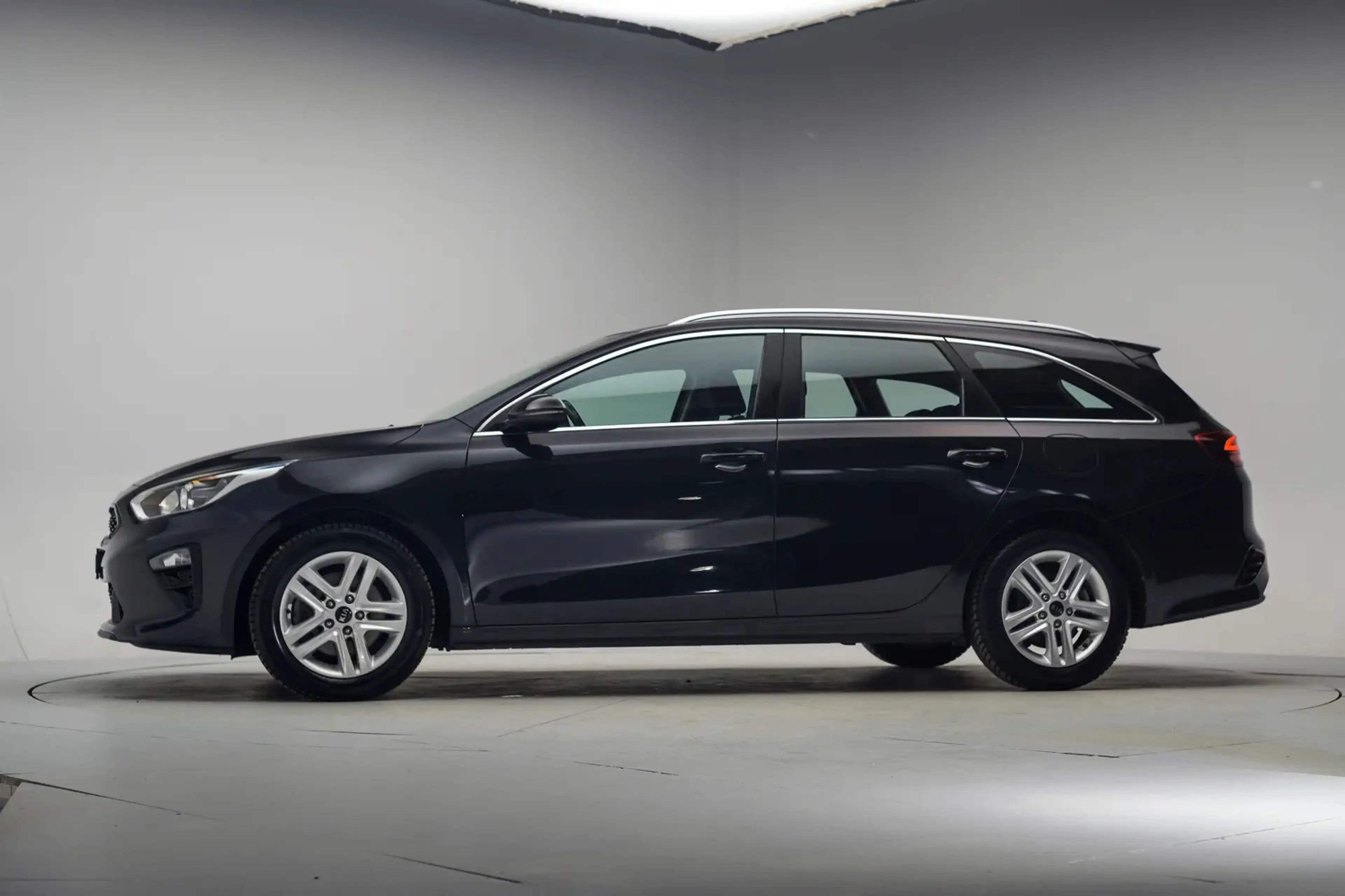 Kia Ceed SW / cee'd SW Sportswagon 1.0 T-GDi DynamicLine [ Apple/Android — photo 2
