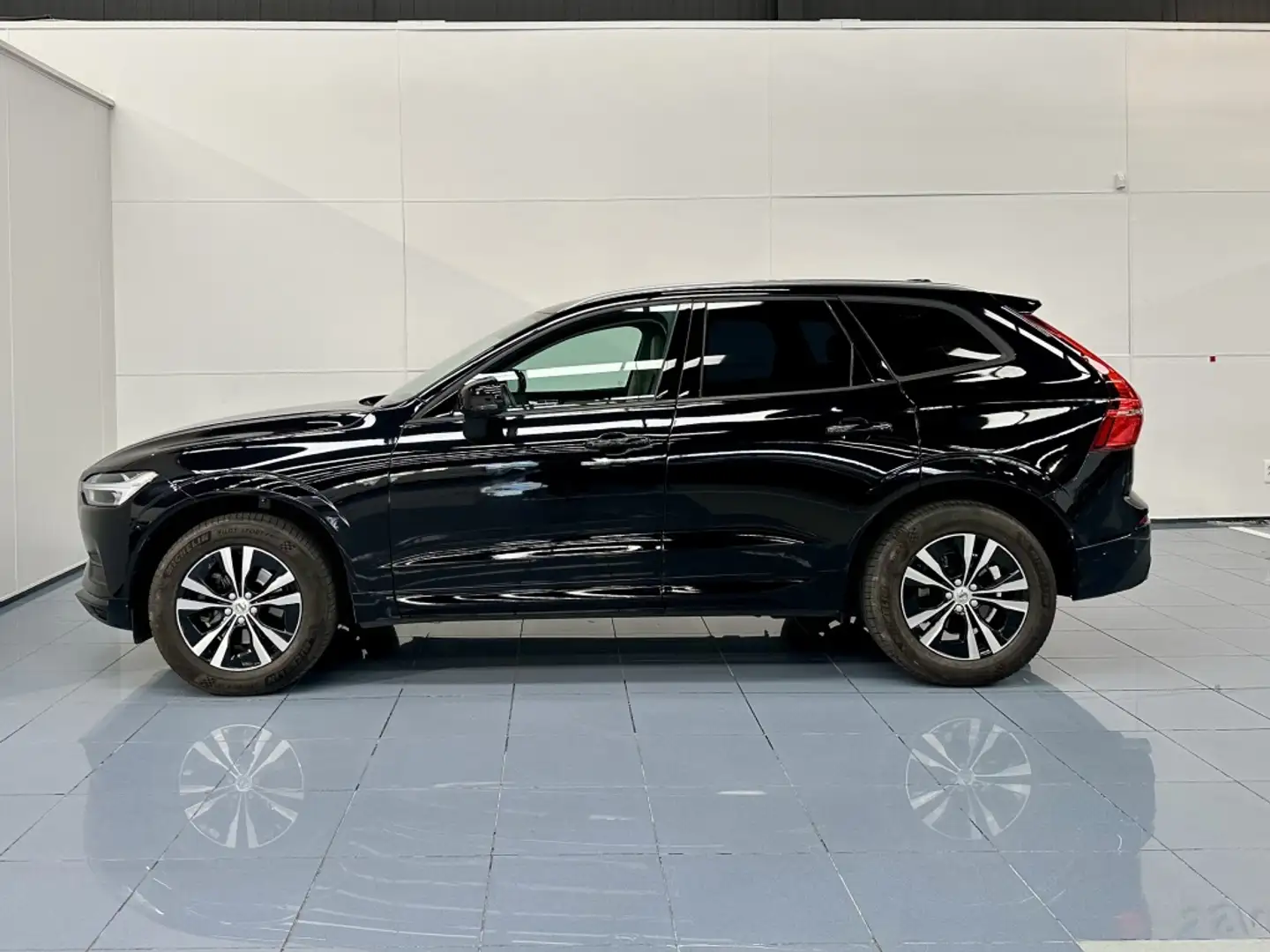 Volvo XC60 D4 Momentum Aut. Negro - 2