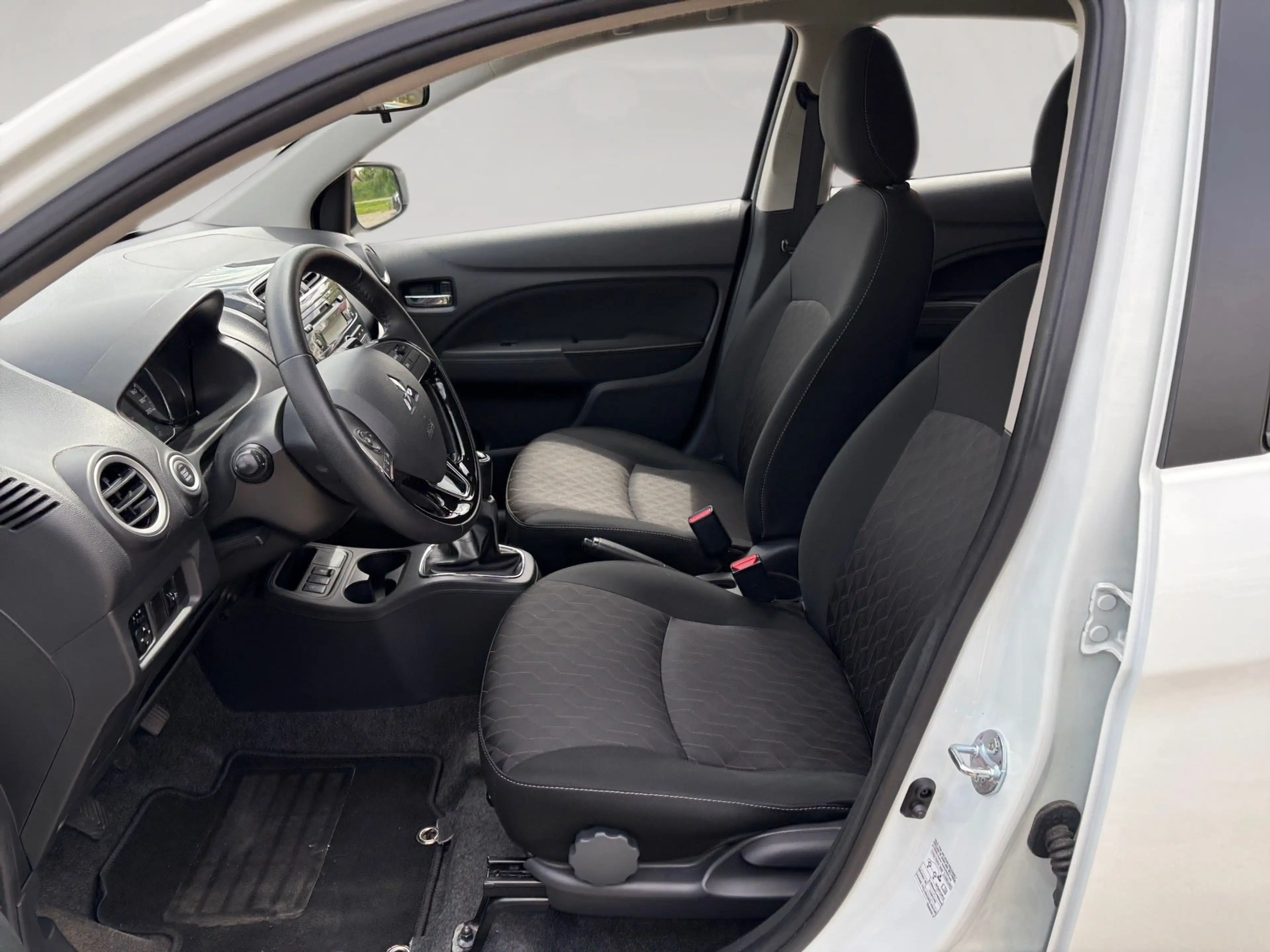 Mitsubishi Space Star 1.2 Select+ SHZ+LM — photo 7