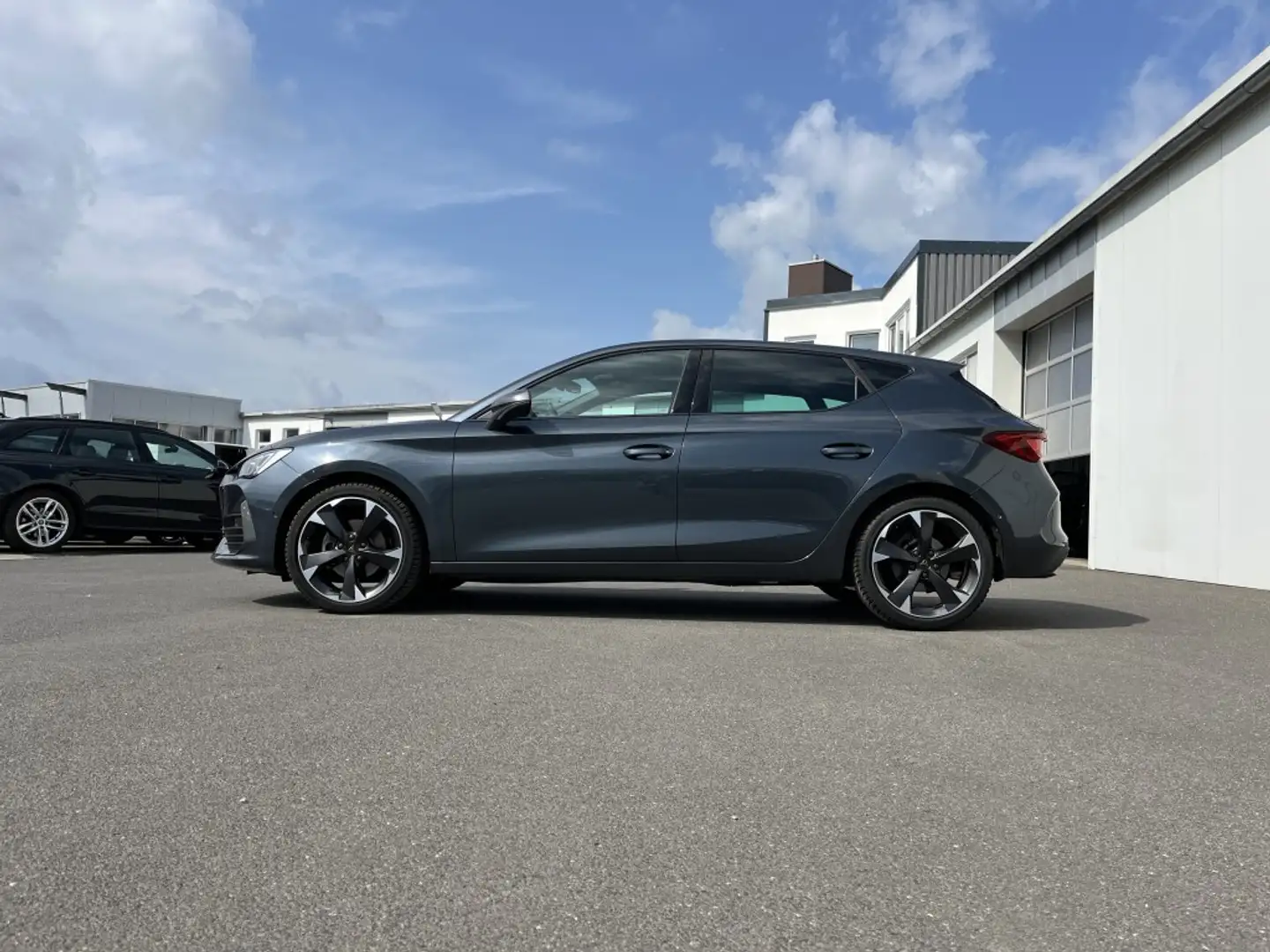 CUPRA Leon 2.0 TDI DSG 175€ m. 20% Anzahlung Digital Cockpi Šedá - 2