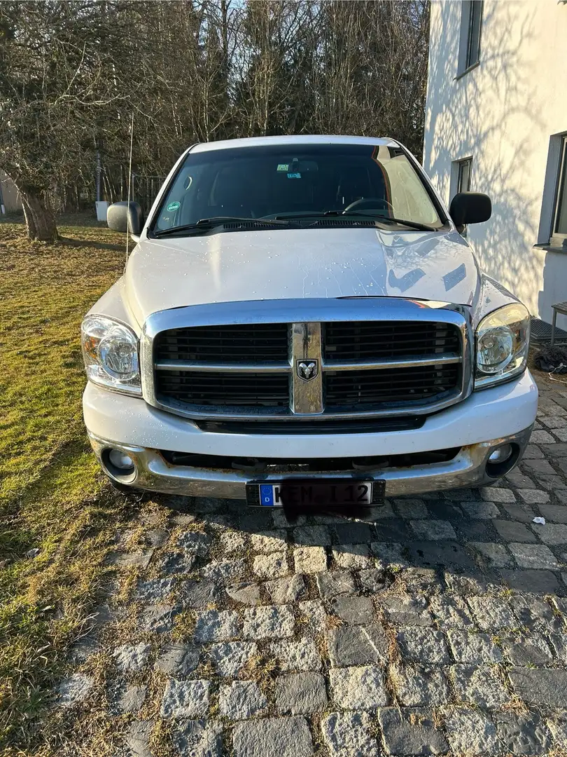Dodge RAM 4.7 L Quad Cab mit 2m Ladefläche - 1