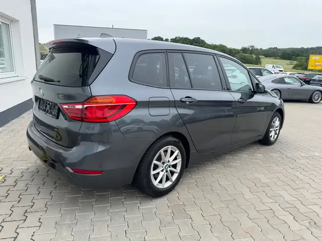 BMW 2 Series view 4