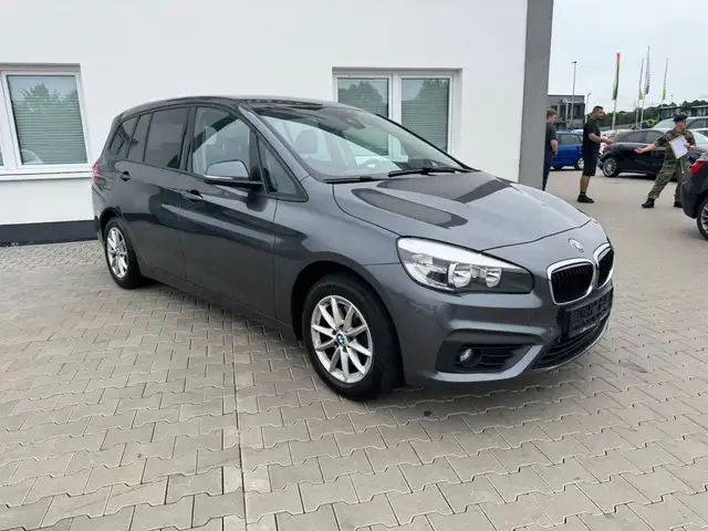 BMW 2 Series view 3