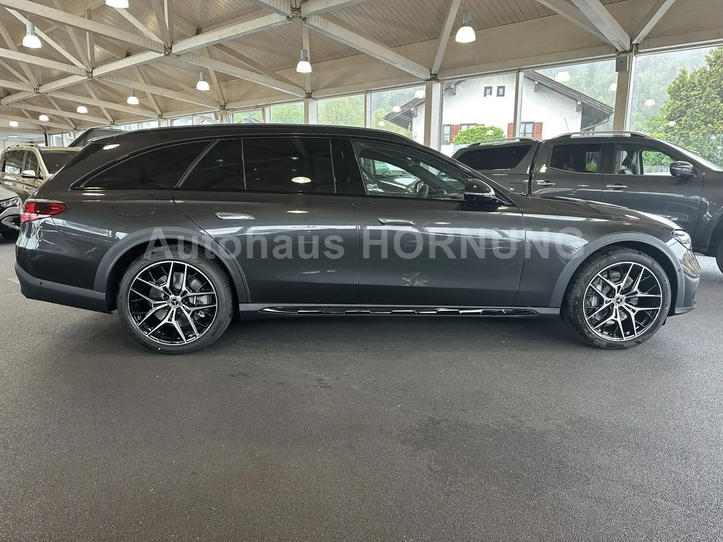 Mercedes-Benz E 450 E 450d 4M T All-Terrain AVANTG NGHT PANO STH AHK Grigio - 2