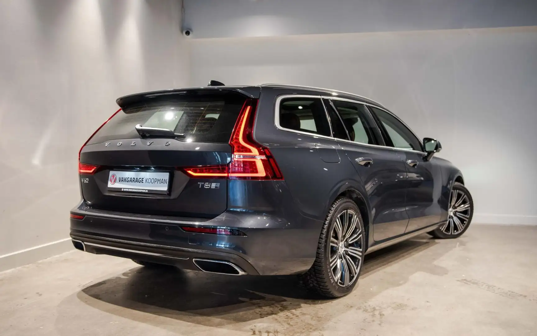 Volvo V60 2.0 T8 Twin Leer, Automaat, Pano Gris - 2