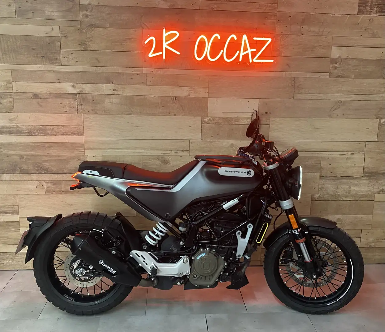 Husqvarna Svartpilen Argintiu - 1