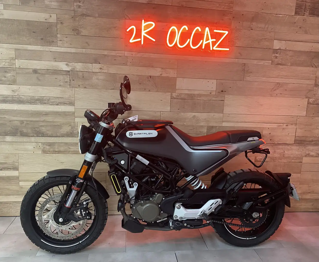 Husqvarna Svartpilen Argento - 2