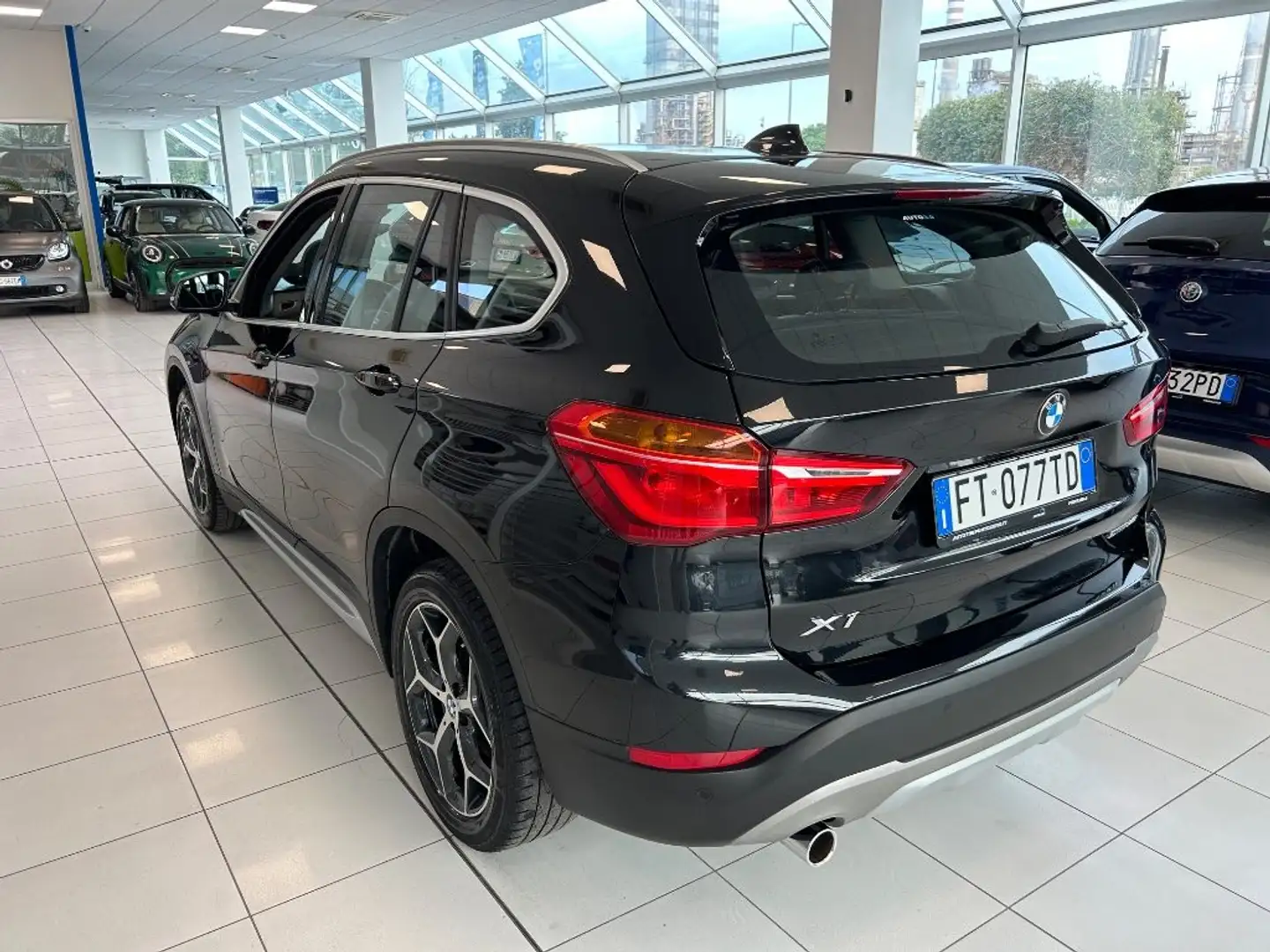 BMW X1 sDrive18i xLine Auto Neopatentati Schwarz - 2