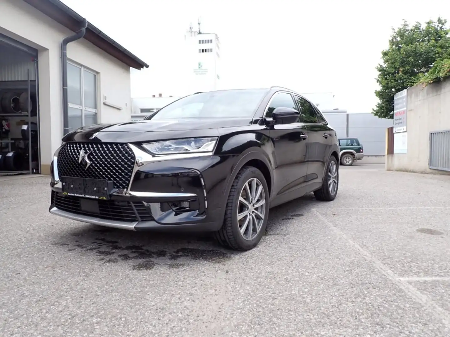 DS Automobiles DS 7 DS7 Crossback BlueHDi 130 EAT 8Be Chic Schwarz - 1