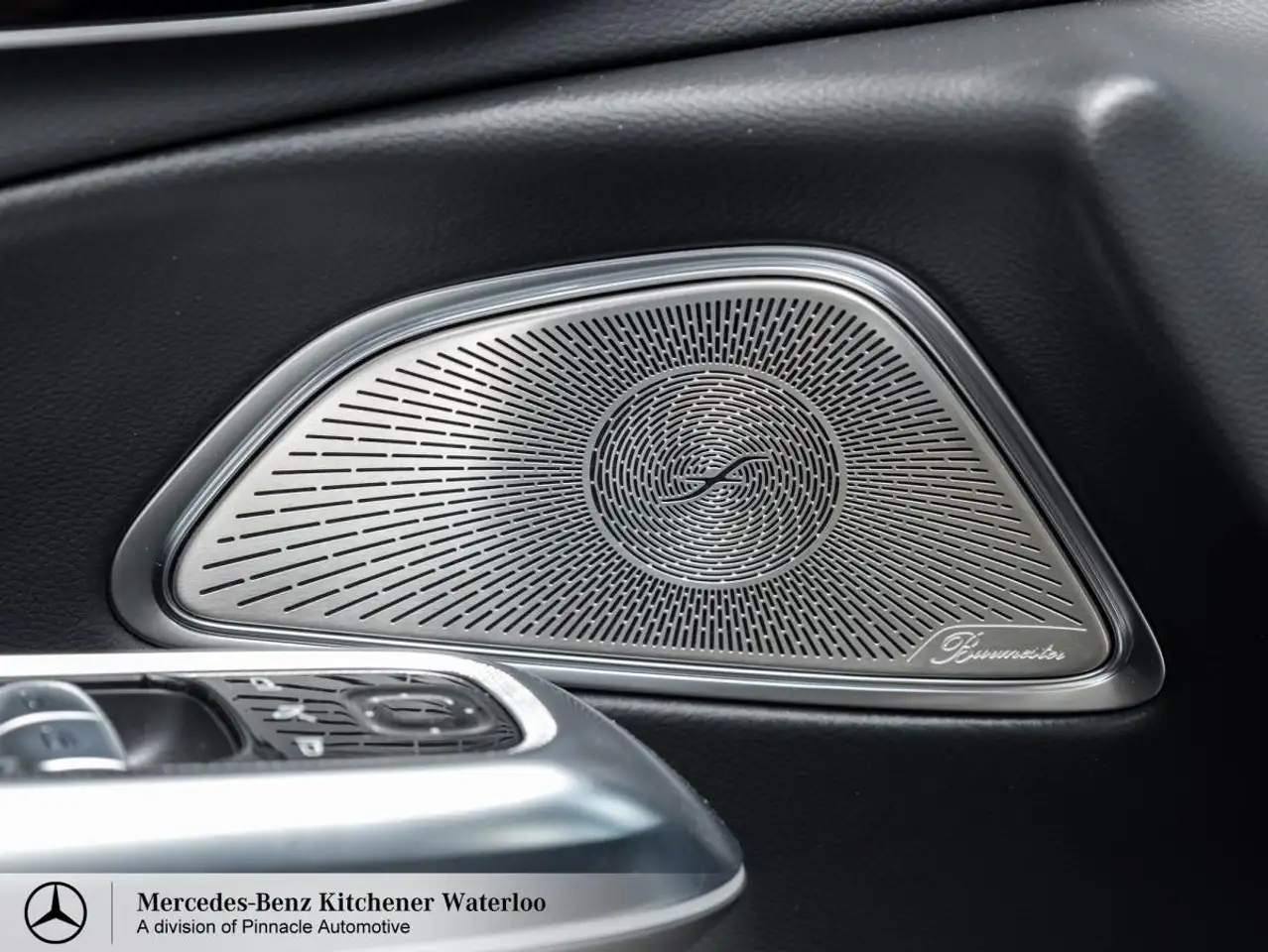 Mercedes-Benz E-Class снимка Mercedes-Benz E-Class