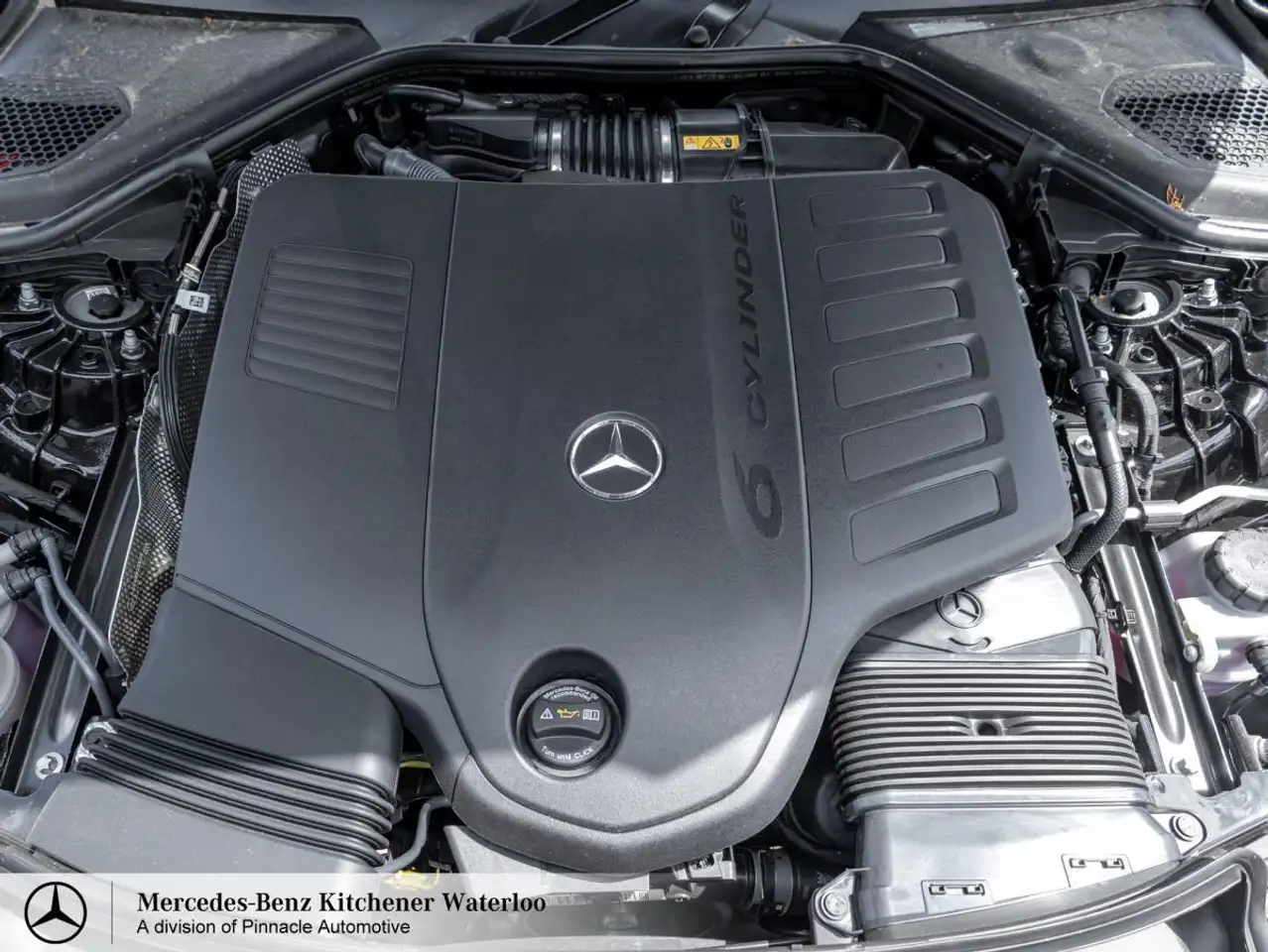 Mercedes-Benz E-Class снимка Mercedes-Benz E-Class