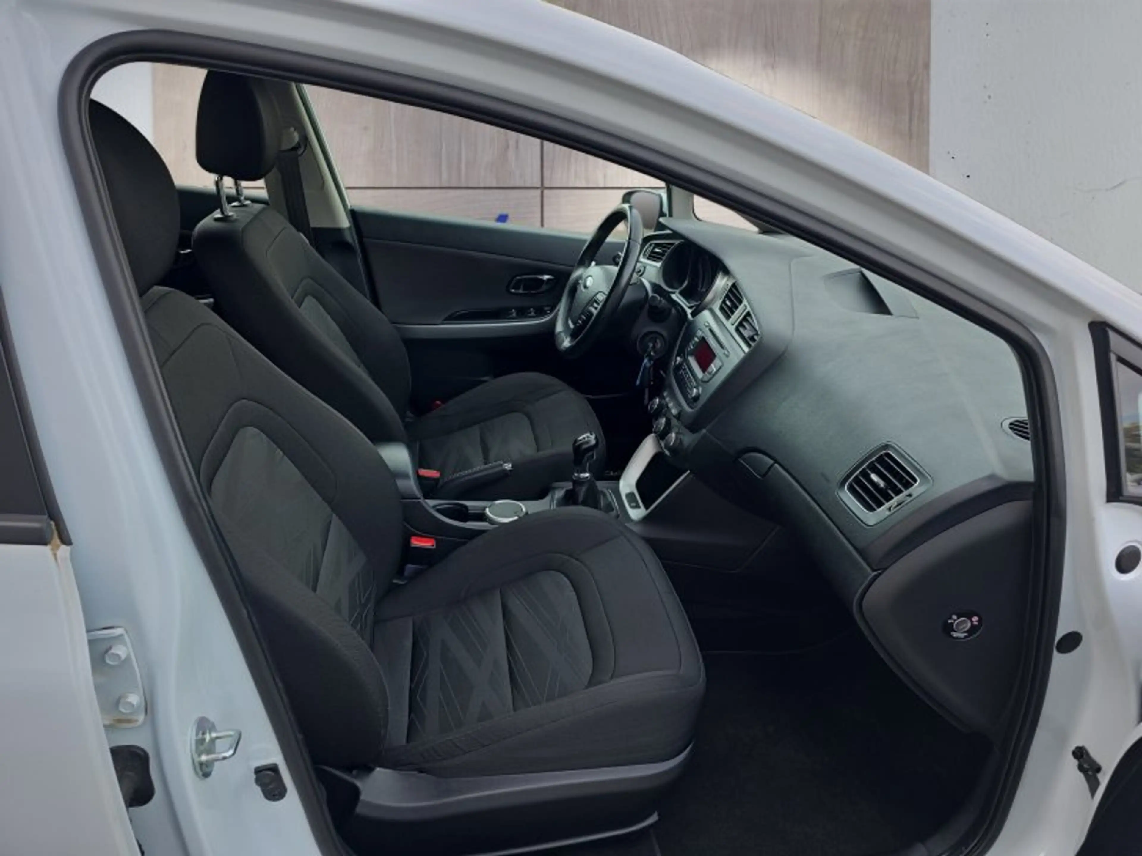 Kia Ceed / cee'd Ceed Edition 7 1,4 100PS 16*Alu/Winterp/Pdc/Mfll/K — photo 15