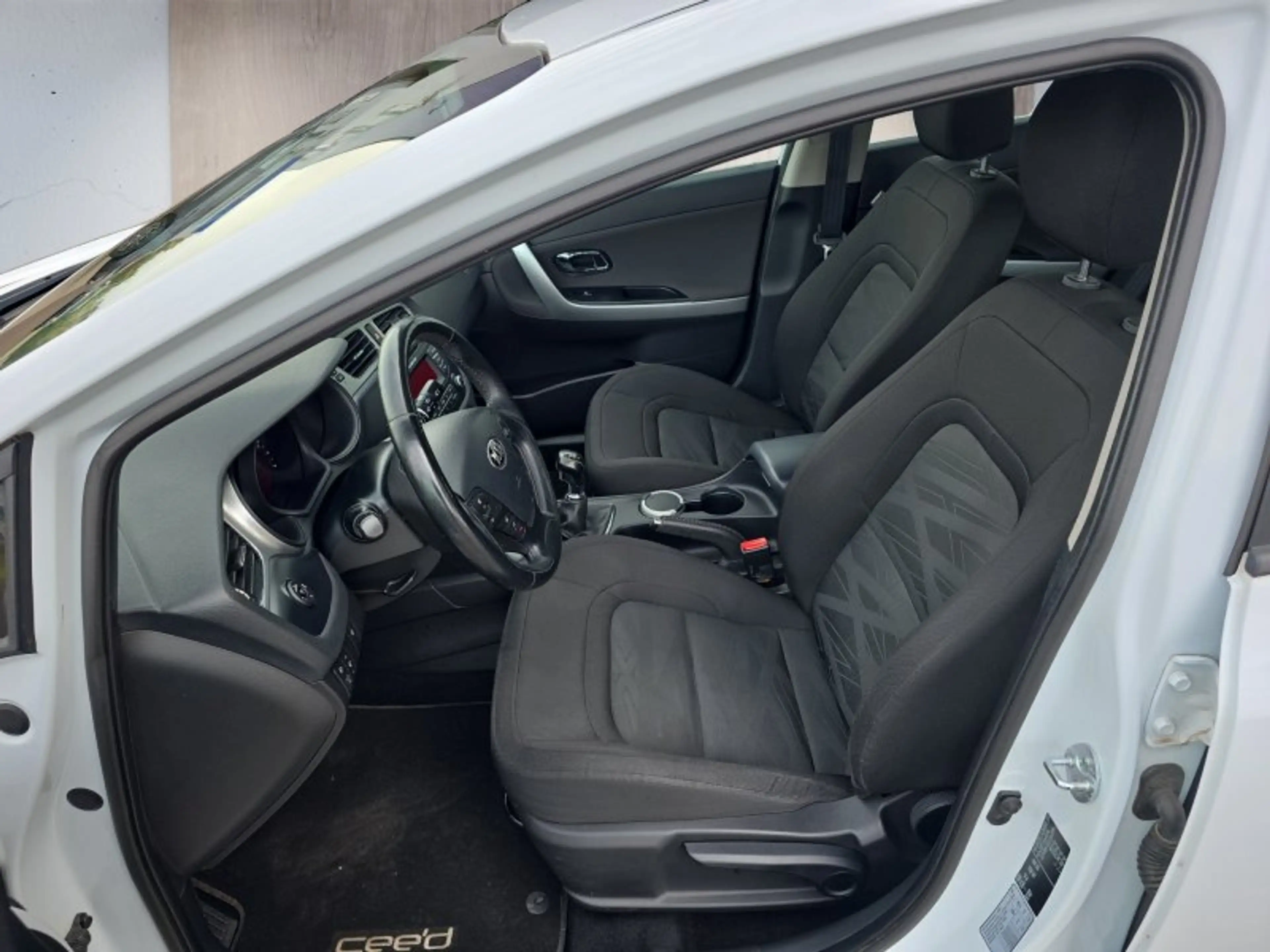 Kia Ceed / cee'd Ceed Edition 7 1,4 100PS 16*Alu/Winterp/Pdc/Mfll/K — photo 9