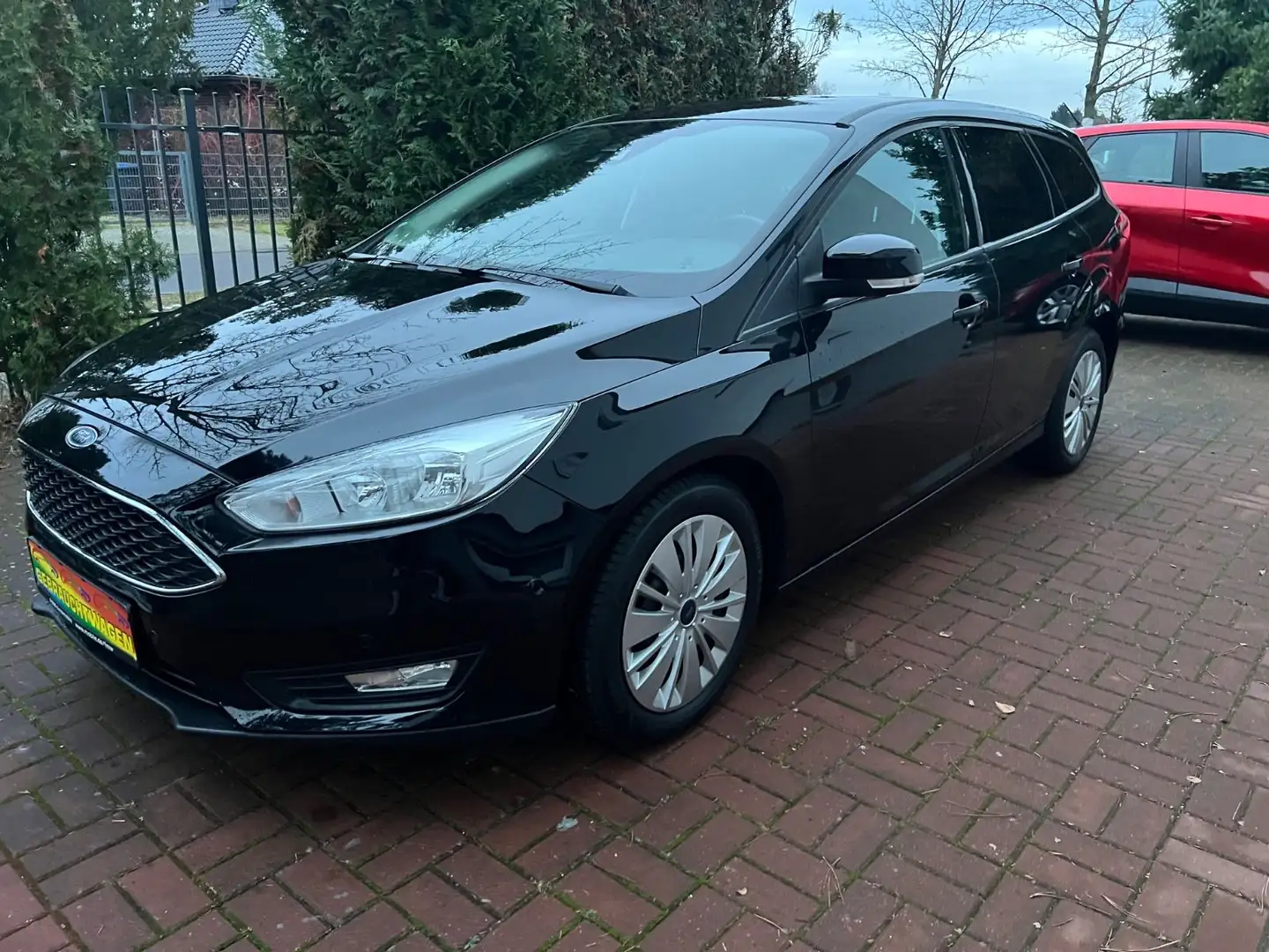 Ford Focus Trend Turnier 48000km Zahnriemen neu Schwarz - 1