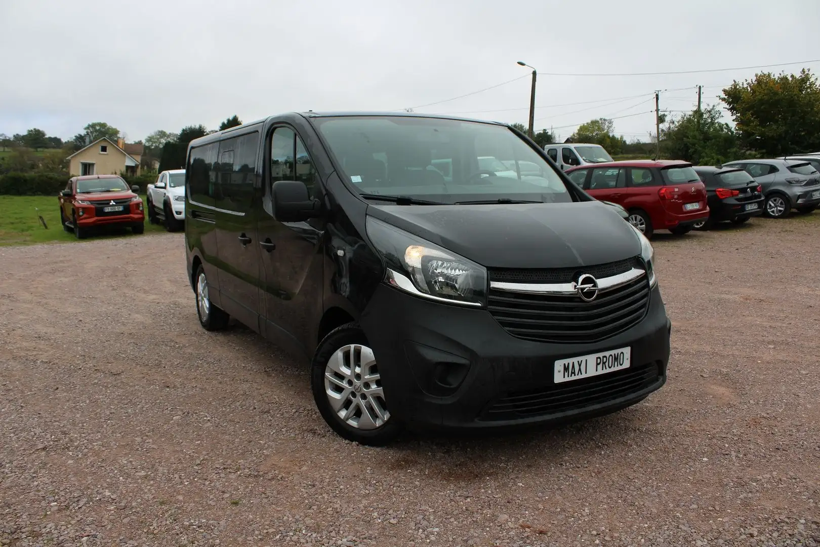 Opel Vivaro 1L6 CDTI DIESEL 9 PLACES CAMÉRA GPS USB BLUETOOTH ABS RÉGULATEUR ATTELAGE CLIMAT Noir - 1