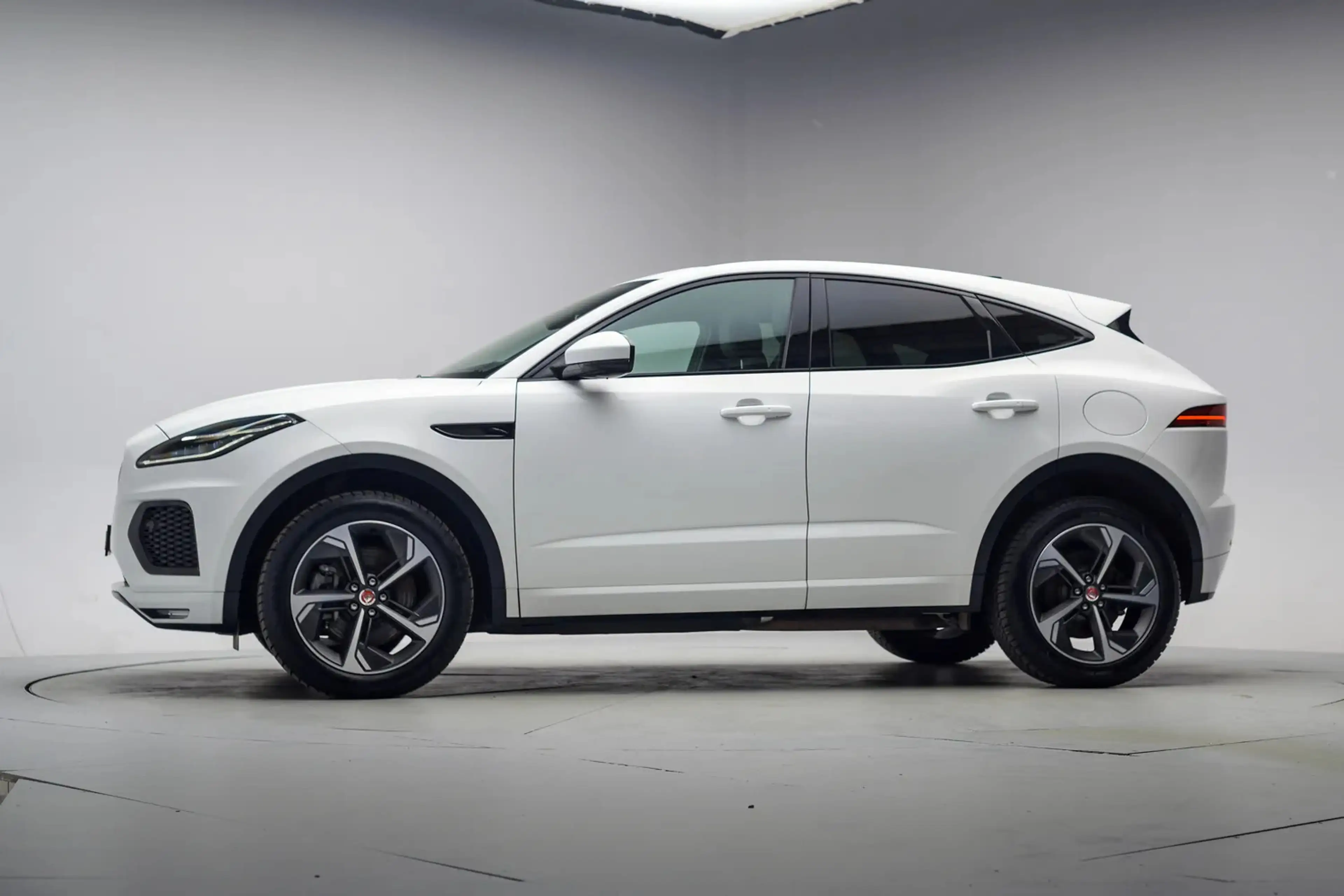 Jaguar E-Pace 1.5 P300e AWD R-Dynamic SE [ Panorama Stoelventila — photo 2