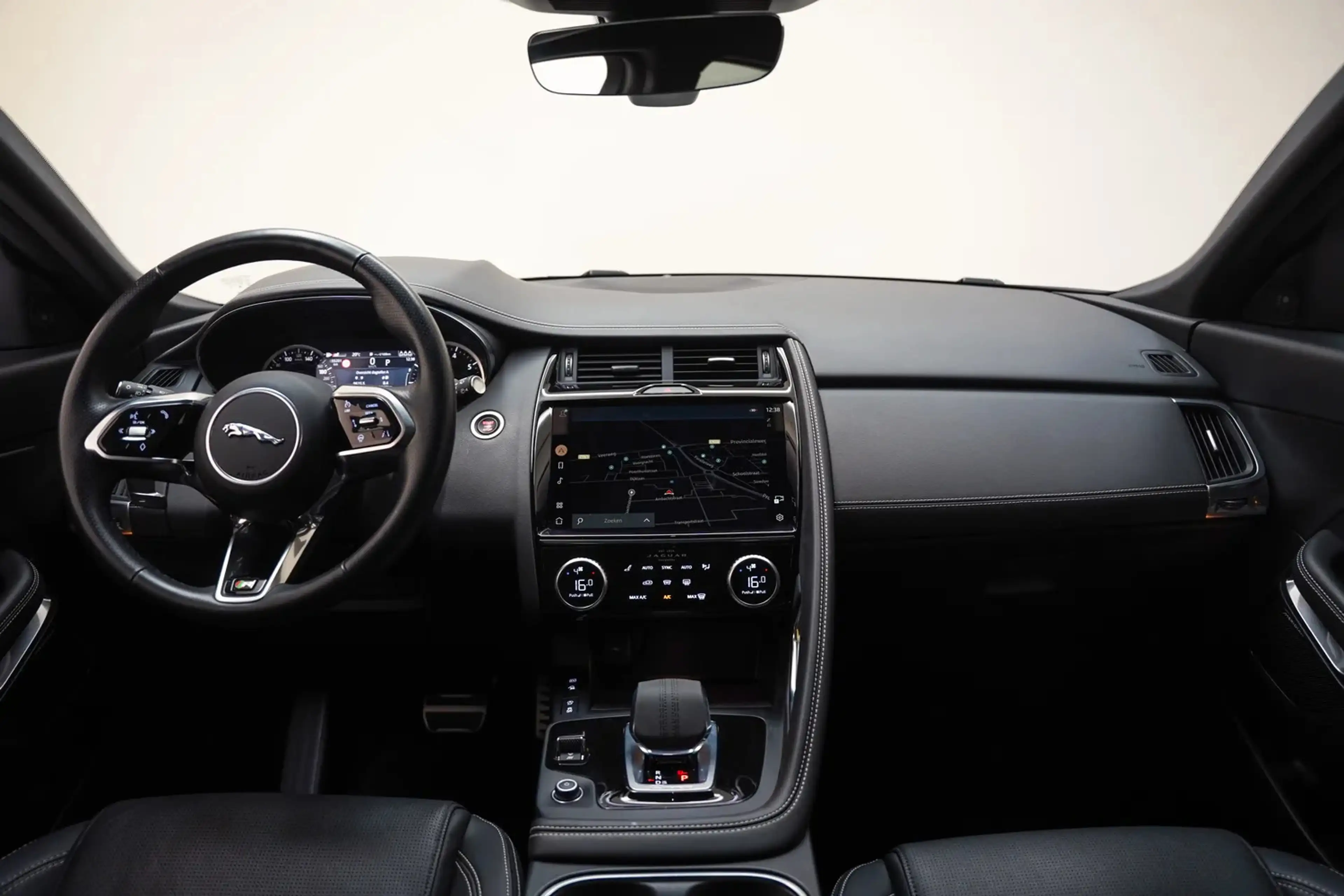 Jaguar E-Pace 1.5 P300e AWD R-Dynamic SE [ Panorama Stoelventila — photo 4