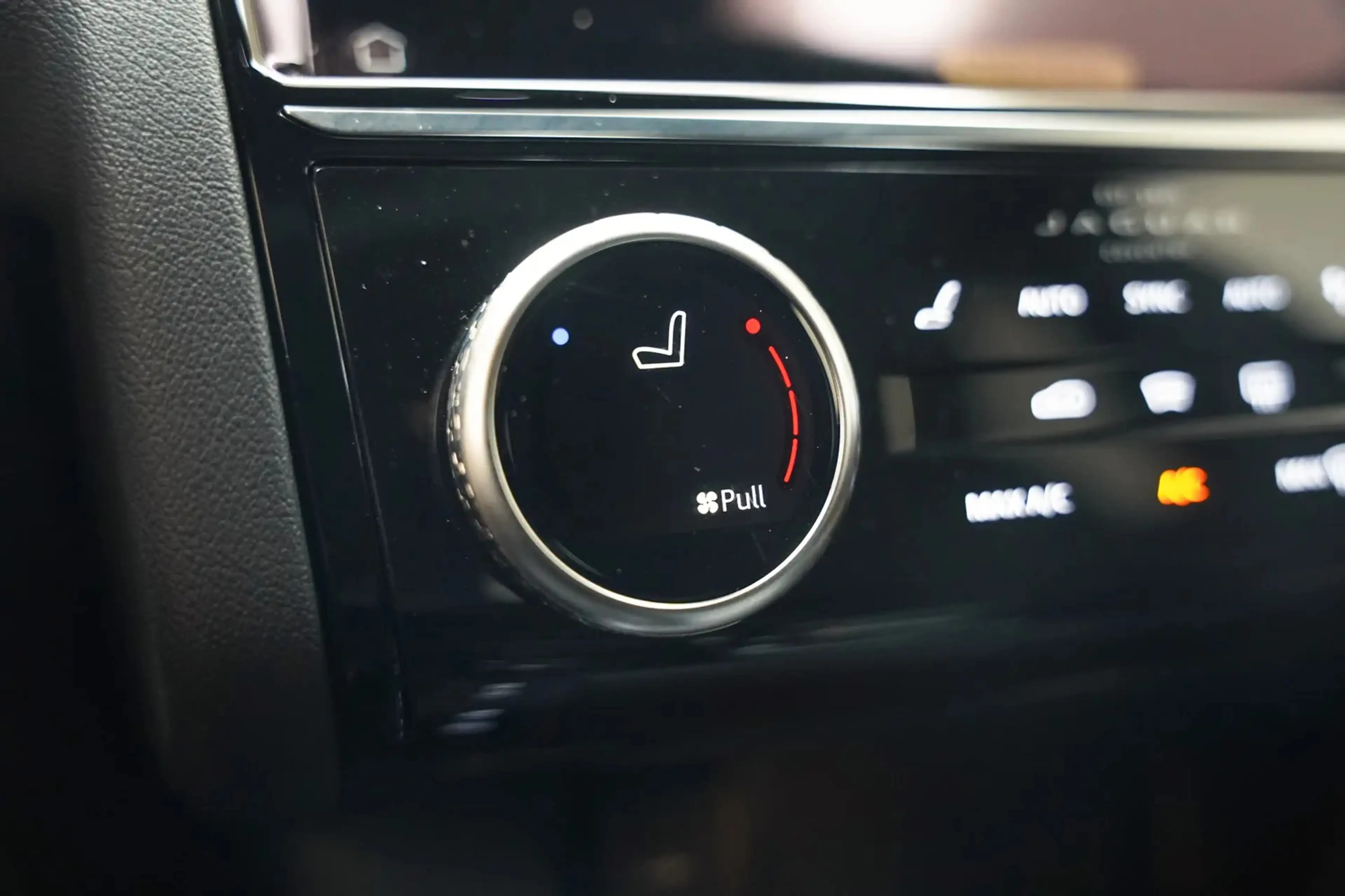 Jaguar E-Pace 1.5 P300e AWD R-Dynamic SE [ Panorama Stoelventila — photo 13