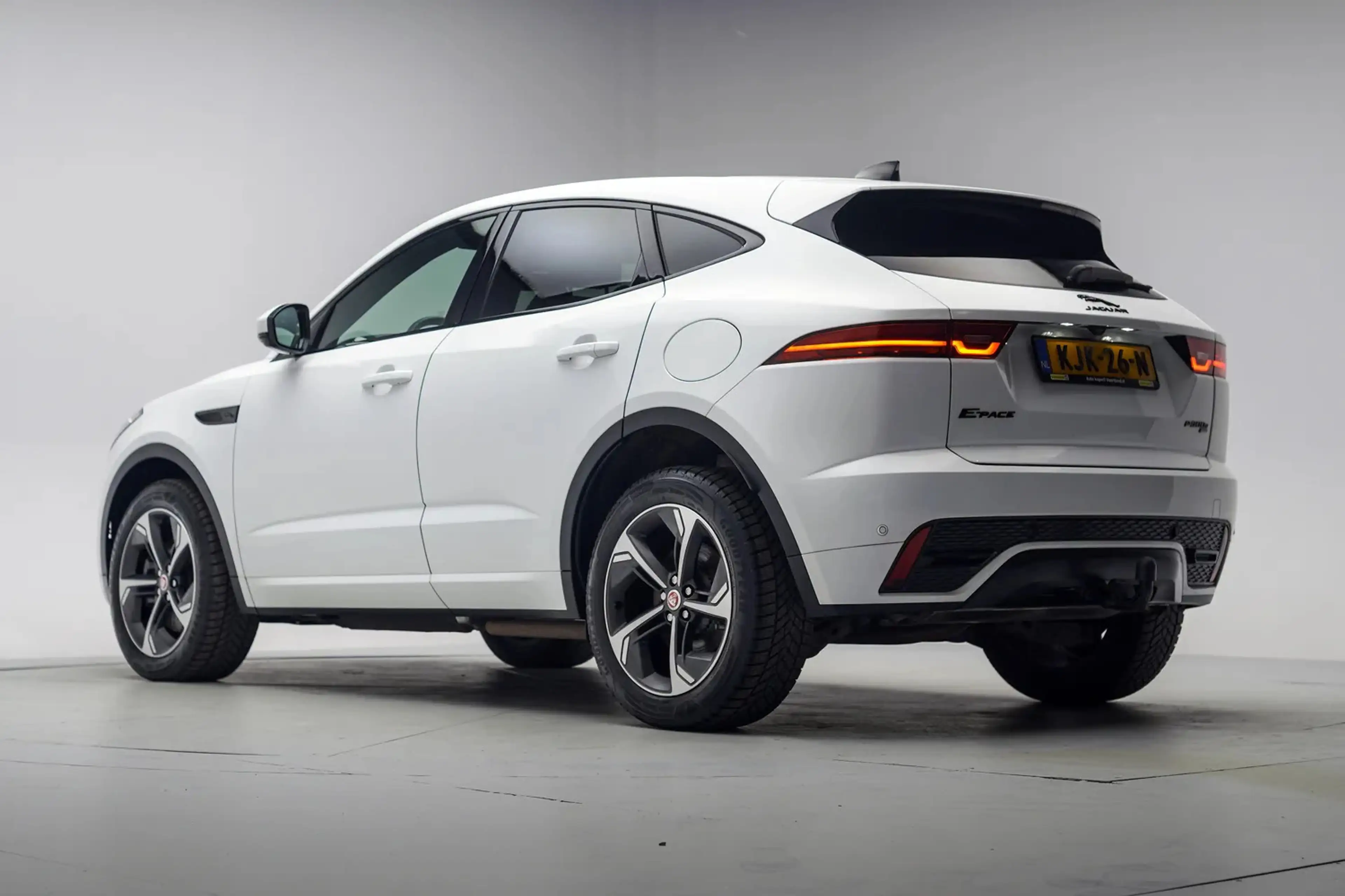 Jaguar E-Pace 1.5 P300e AWD R-Dynamic SE [ Panorama Stoelventila — photo 3