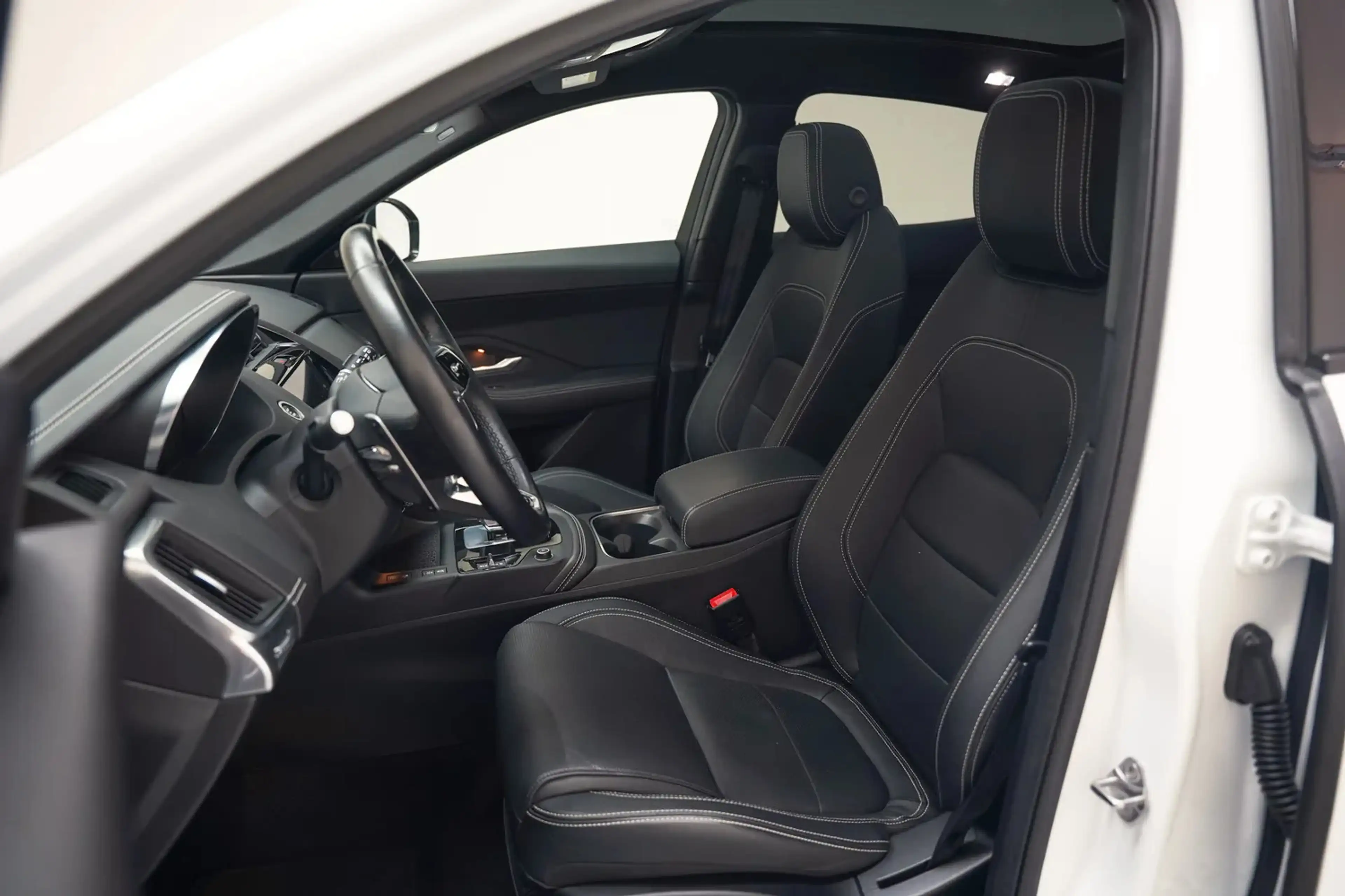 Jaguar E-Pace 1.5 P300e AWD R-Dynamic SE [ Panorama Stoelventila — photo 11