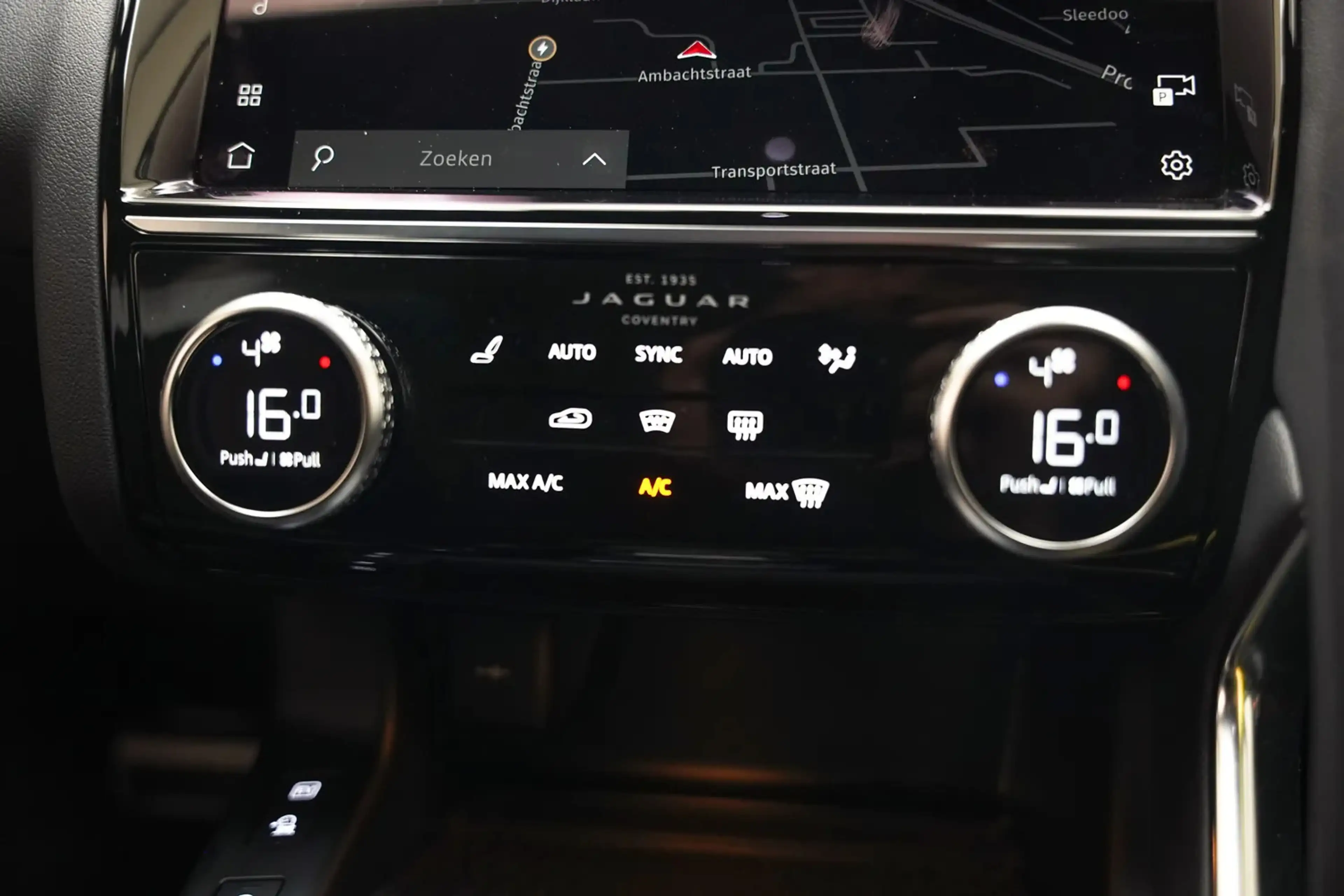 Jaguar E-Pace 1.5 P300e AWD R-Dynamic SE [ Panorama Stoelventila — photo 9
