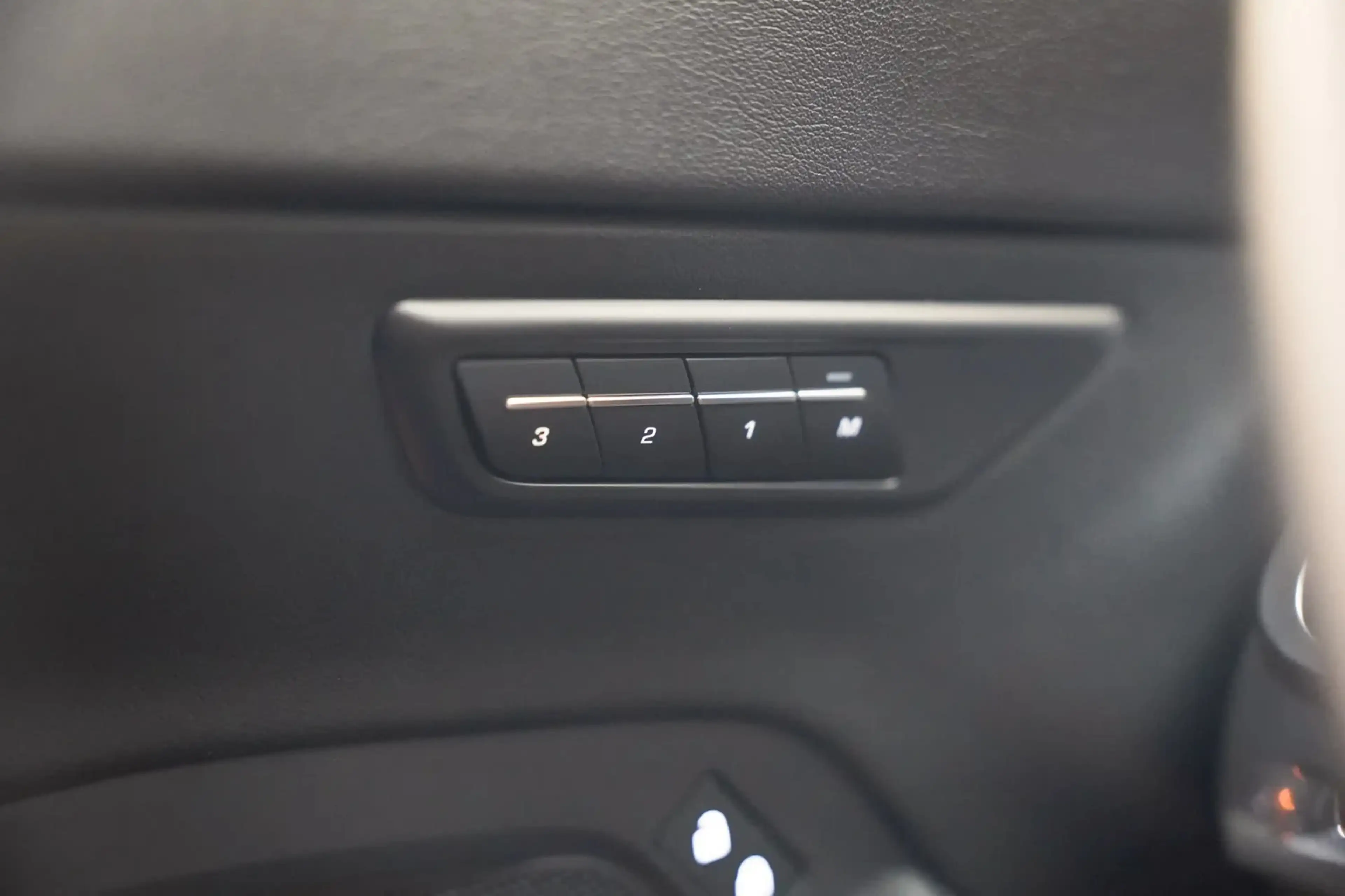 Jaguar E-Pace 1.5 P300e AWD R-Dynamic SE [ Panorama Stoelventila — photo 14
