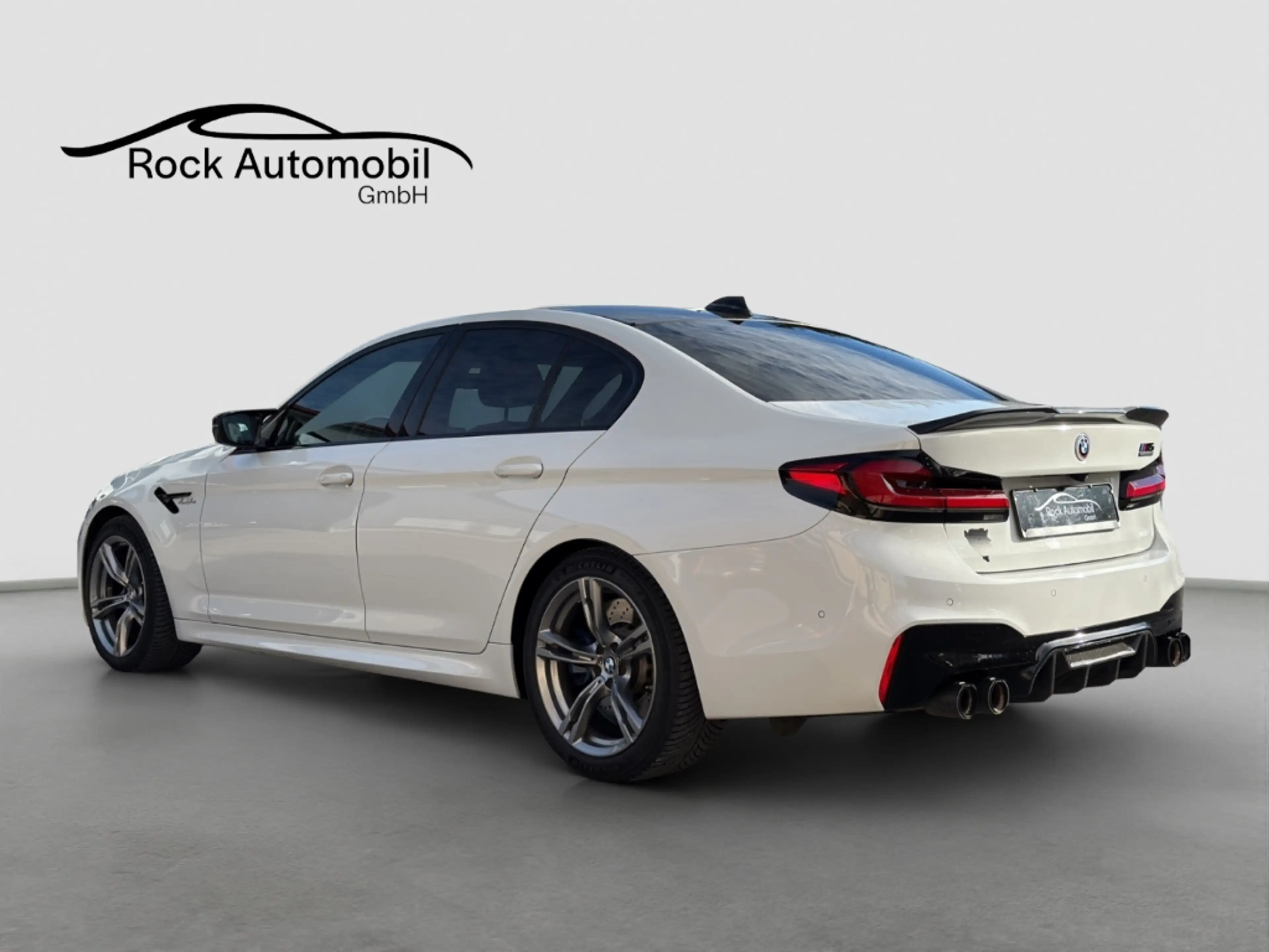 BMW M5 xDrive Carbon M Driver's Package — photo 4