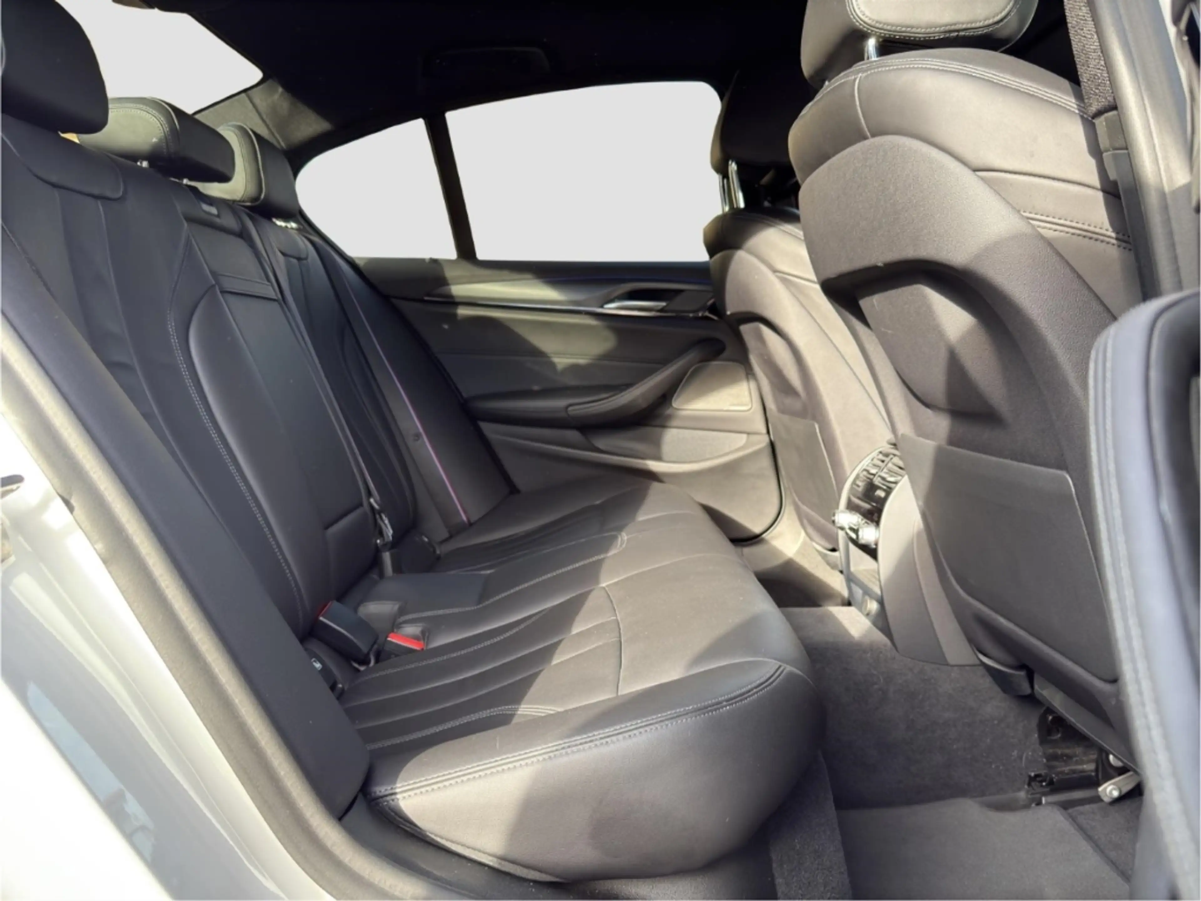 BMW M5 xDrive Carbon M Driver's Package — photo 20